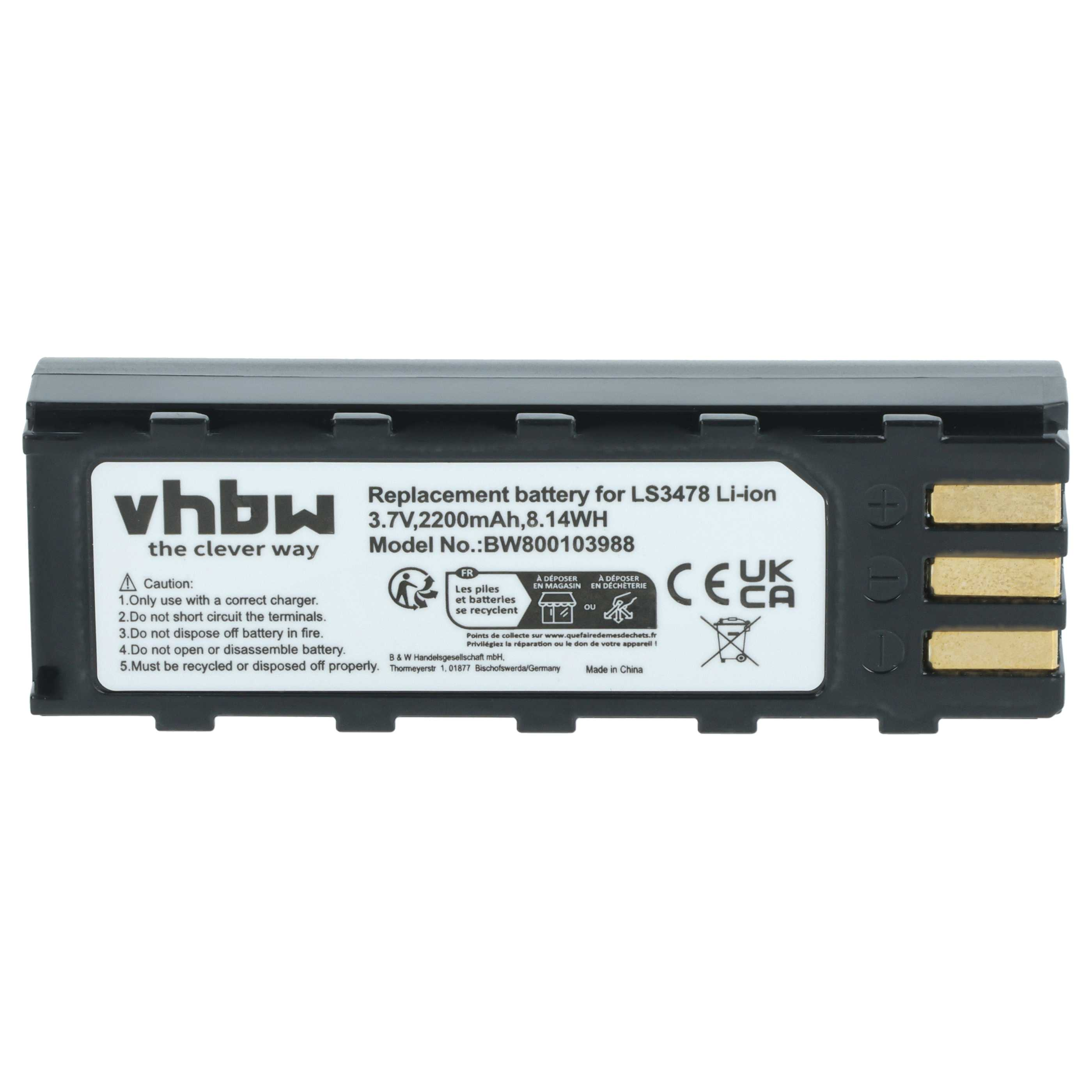 Una batteria nera rettangolare con testo bianco, tra cui avvertenze, specifiche e simboli di riciclaggio. La batteria ha contatti dorati.