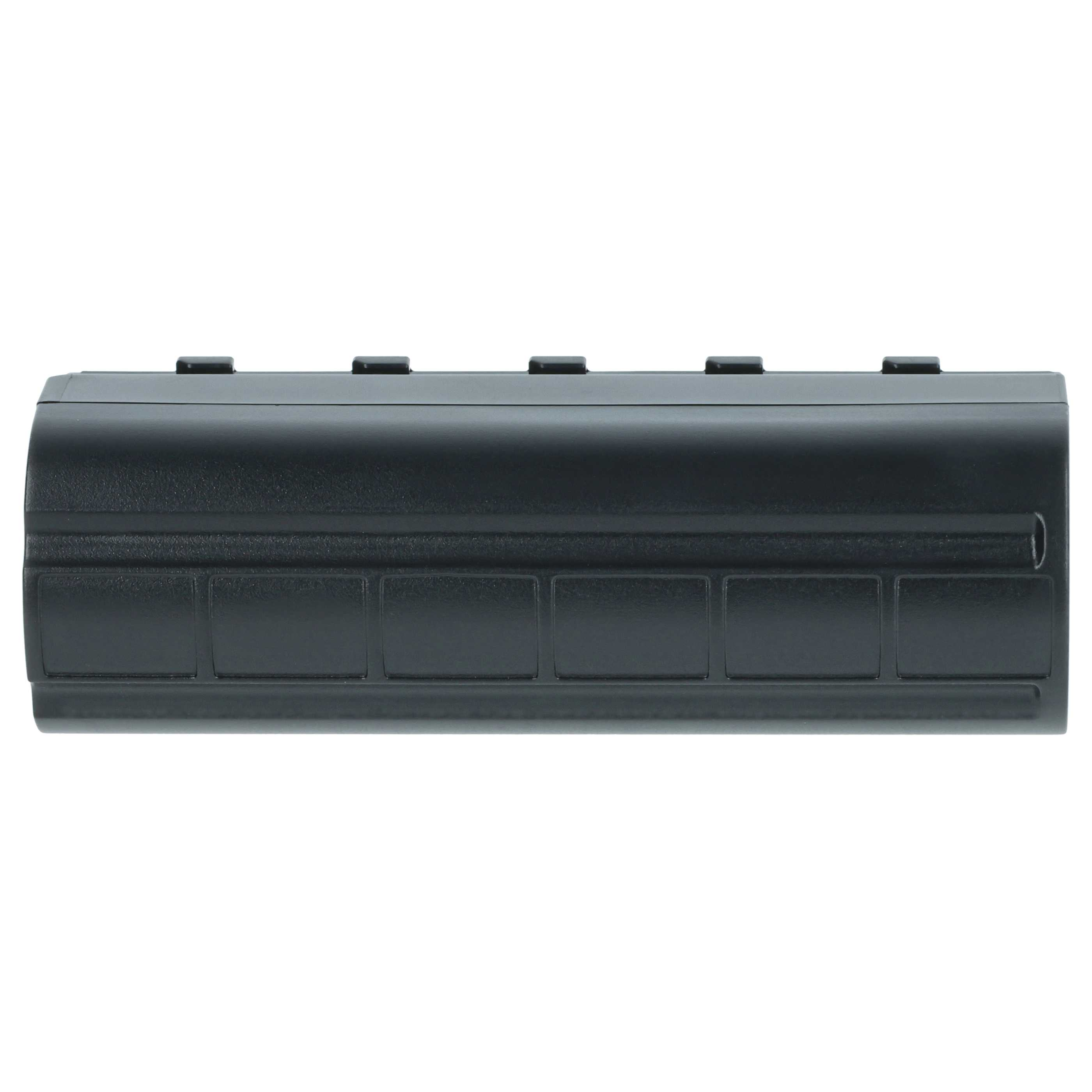 Un dispositivo nero e rettangolare, possibilmente un pacco batteria, ha una superficie strutturata e diverse piccole sporgenze sulla parte superiore.