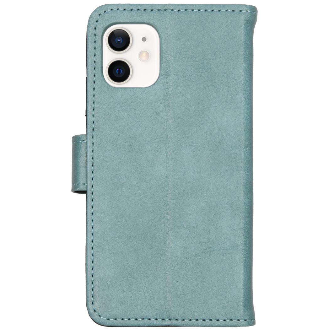 Une coque de téléphone sarcelle est montrée. Le haut a des trous pour la caméra. Une petite languette avec fermeture à bouton-pression est visible à gauche.