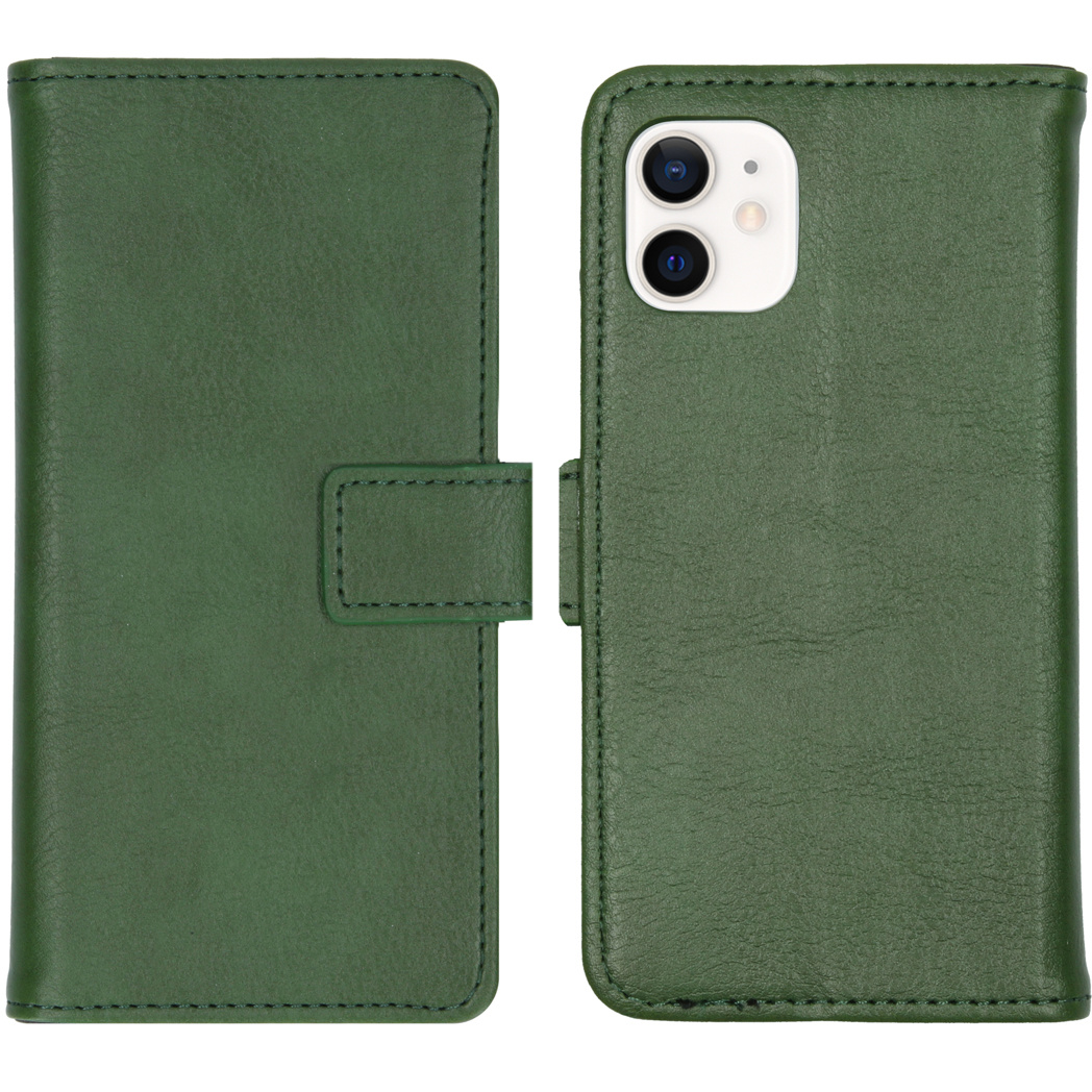 Un étui de téléphone en cuir vert, ouvert. Le côté droit contient le téléphone. Le côté gauche a un rabat avec fermeture magnétique.