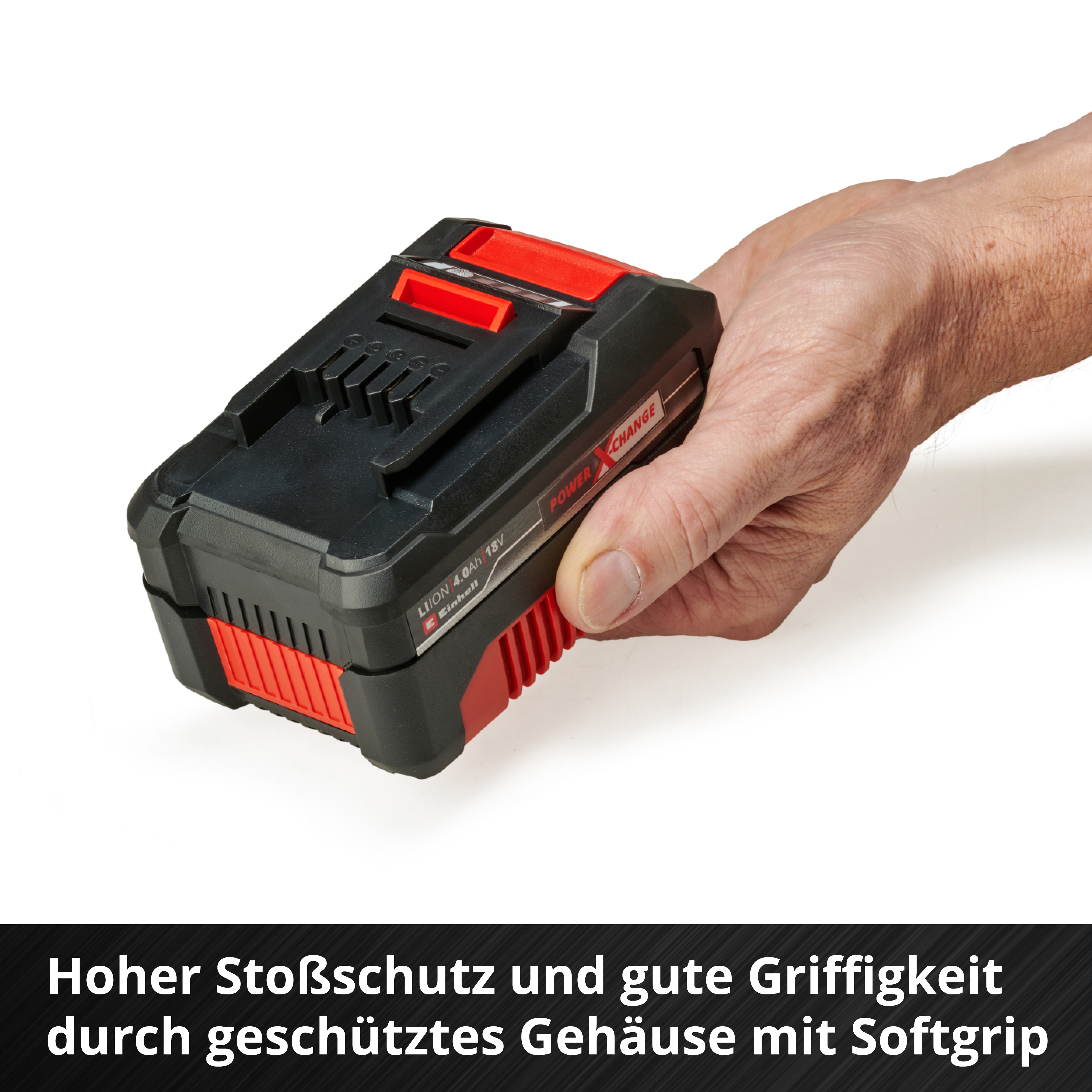 Eine Hand hält einen schwarz-roten Akku mit Text. Weißer Hintergrund. Der Text unten lautet 'Hoher Stoßschutz'.
