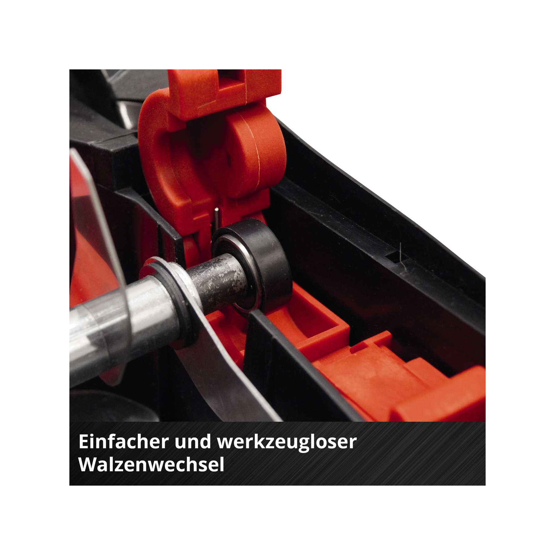 Nahaufnahme eines Maschinenteils mit schwarzem und rotem Design. Eine Metallstange, ein schwarzes Lager und Text unten.