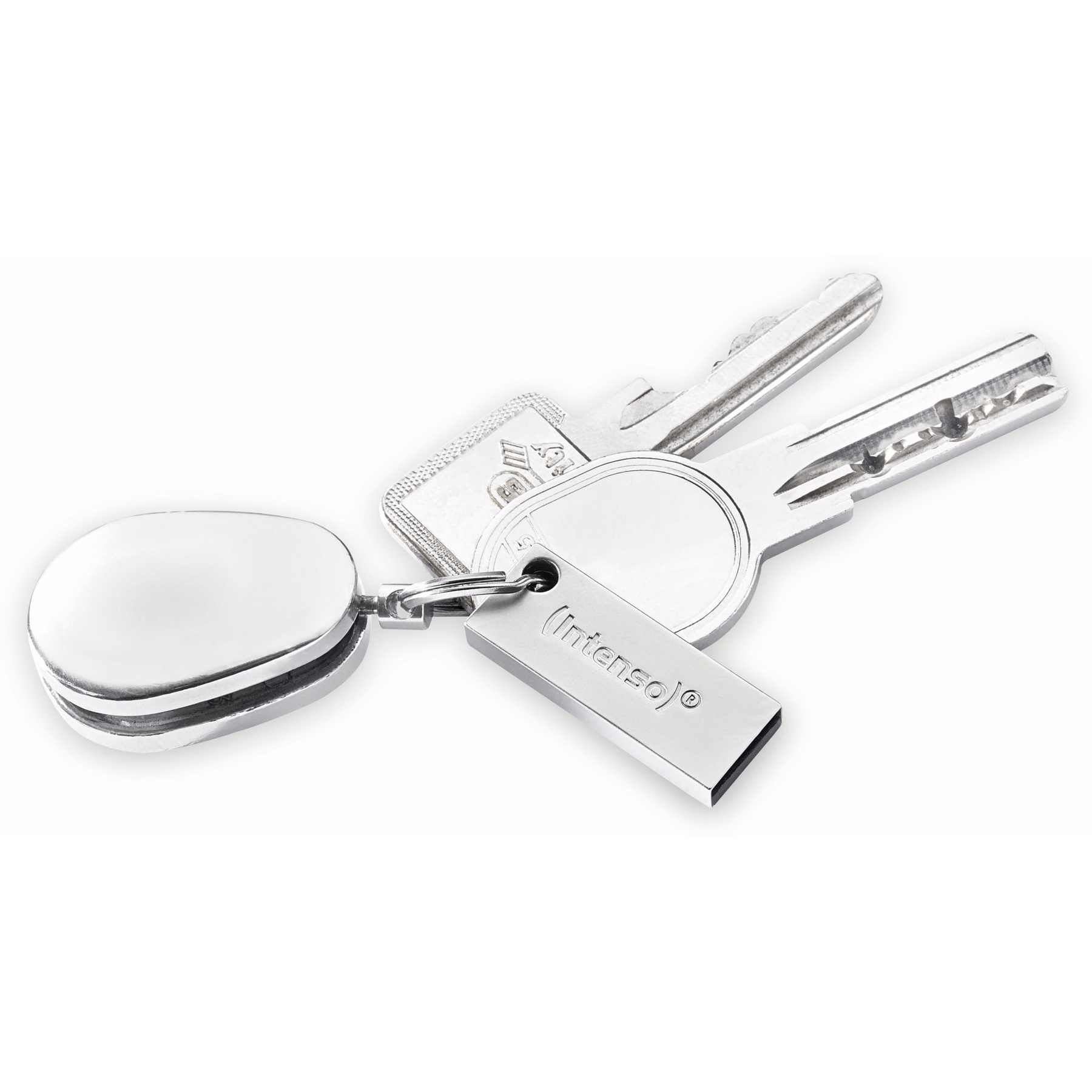 Zestaw kluczy i srebrny pendrive na białej powierzchni. Na pendrivie napis (Intenso).