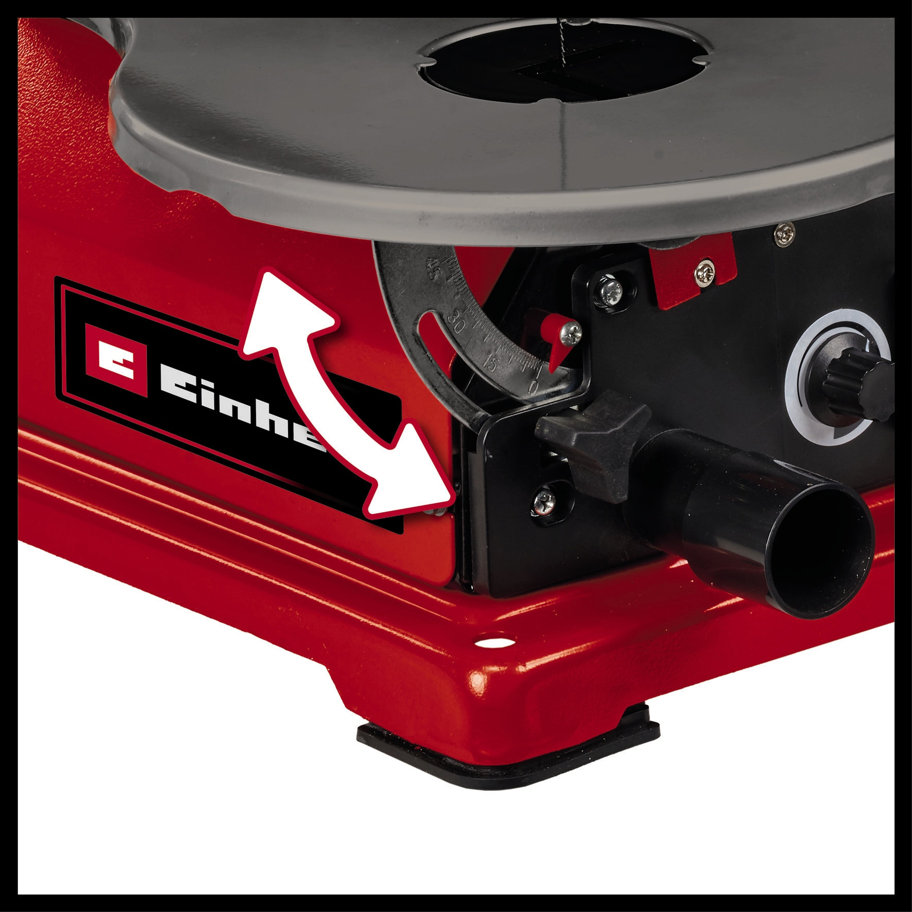 Czerwono-czarna piła stołowa, z okrągłą tarczą i białą strzałką wskazującą na skalę regulacji.