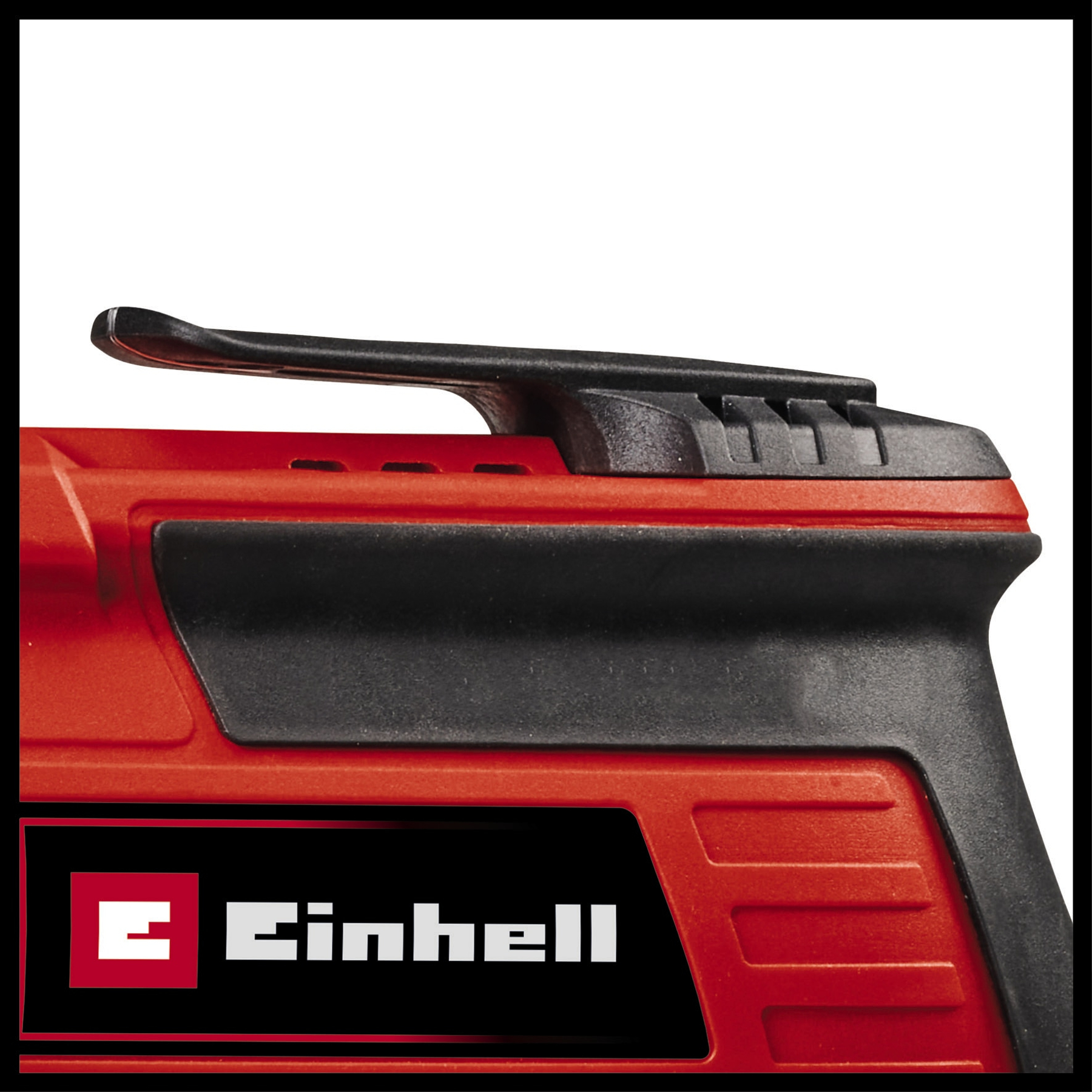 Nahaufnahme eines rot-schwarzen Einhell-Elektrowerkzeugs. Der Griff und die Oberseite sind schwarz, der Korpus rot. Der Markenname ist sichtbar.