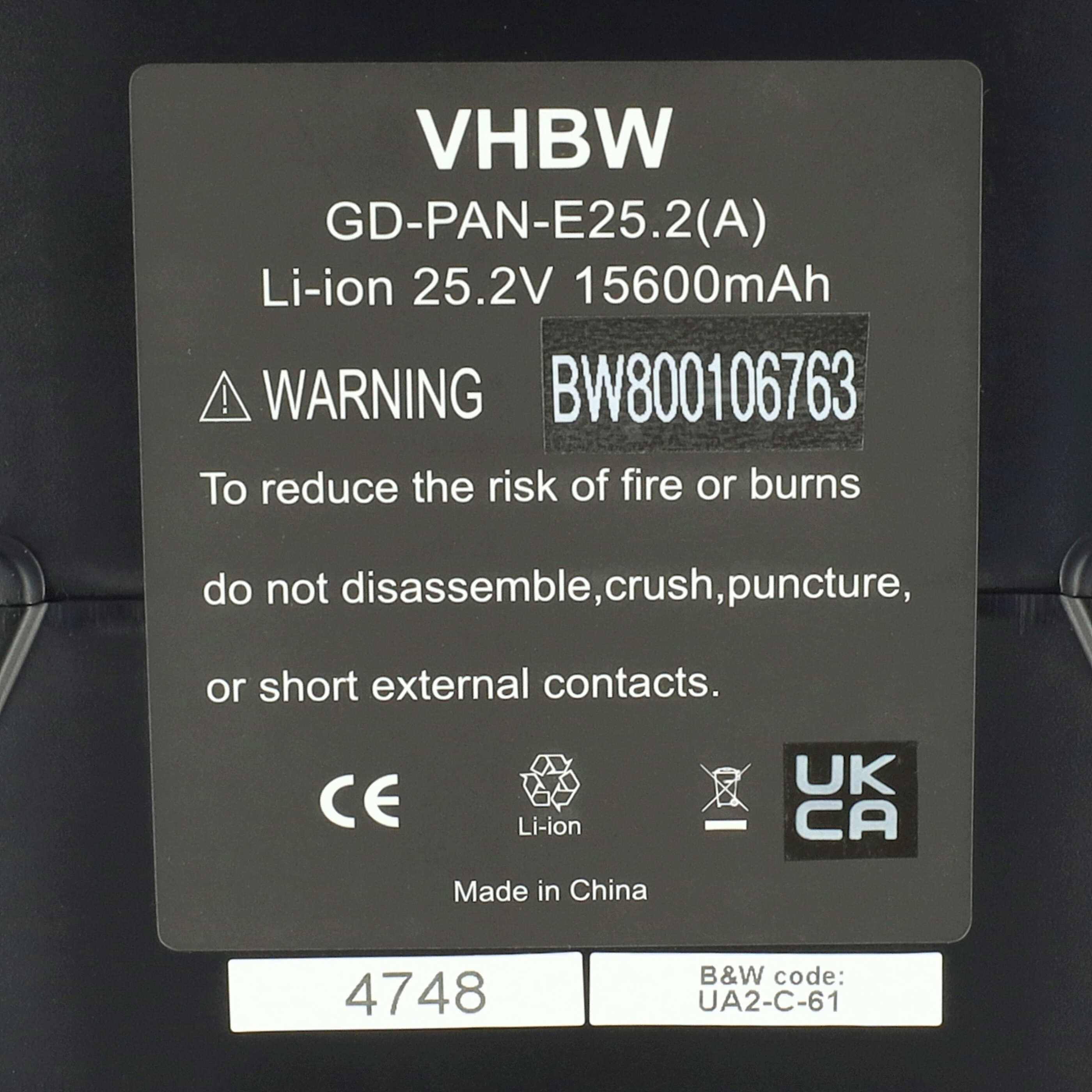 Schwarzes Etikett mit Text: VHBW, Warnung, BW800106763, Li-Ionen-Batterie-Info, CE, UKCA-Marken und Nummern.