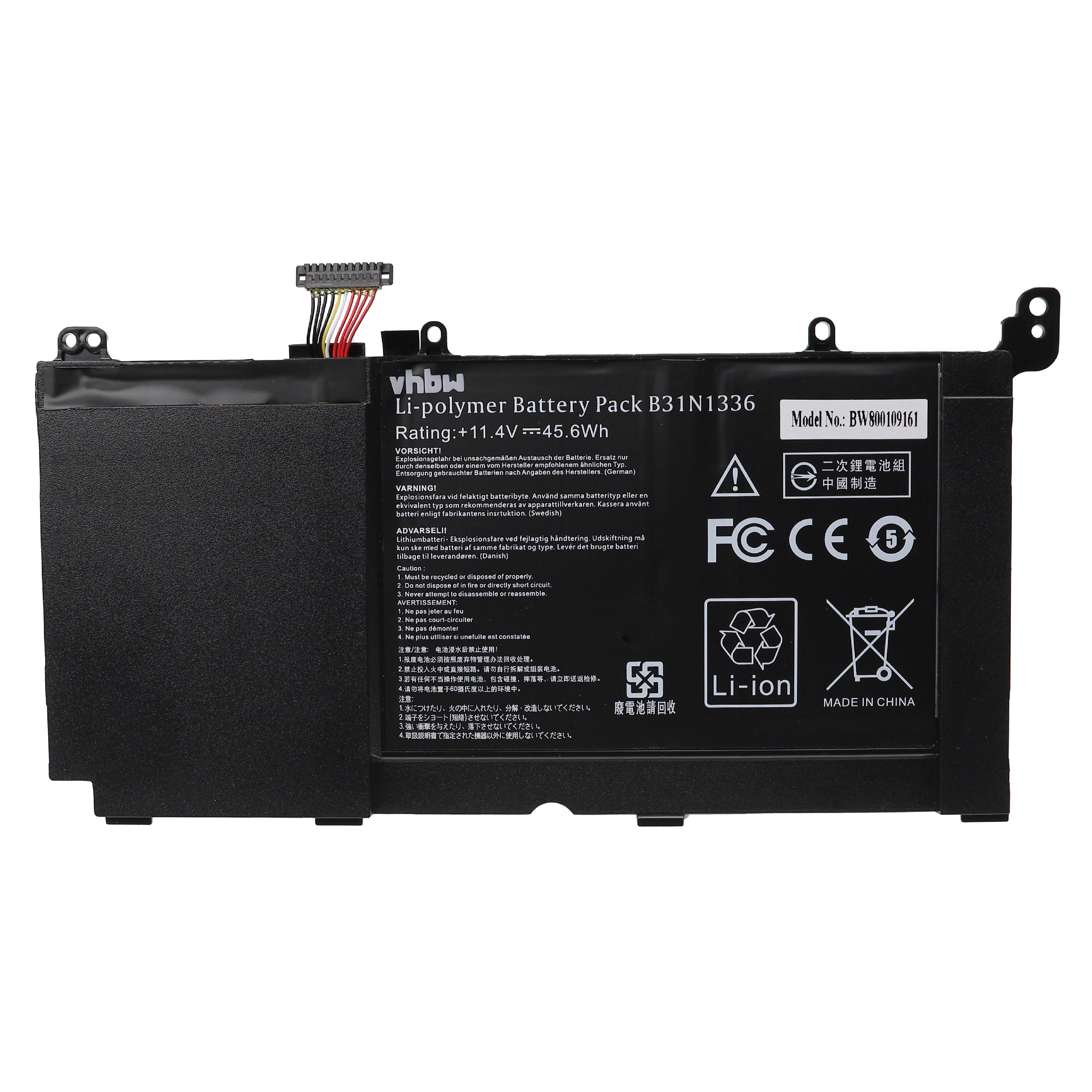Schwarzes Akkupack mit Warnhinweisen und Spezifikationen. Es hat eine Nennleistung von +11,4 V - 45,6 Wh.