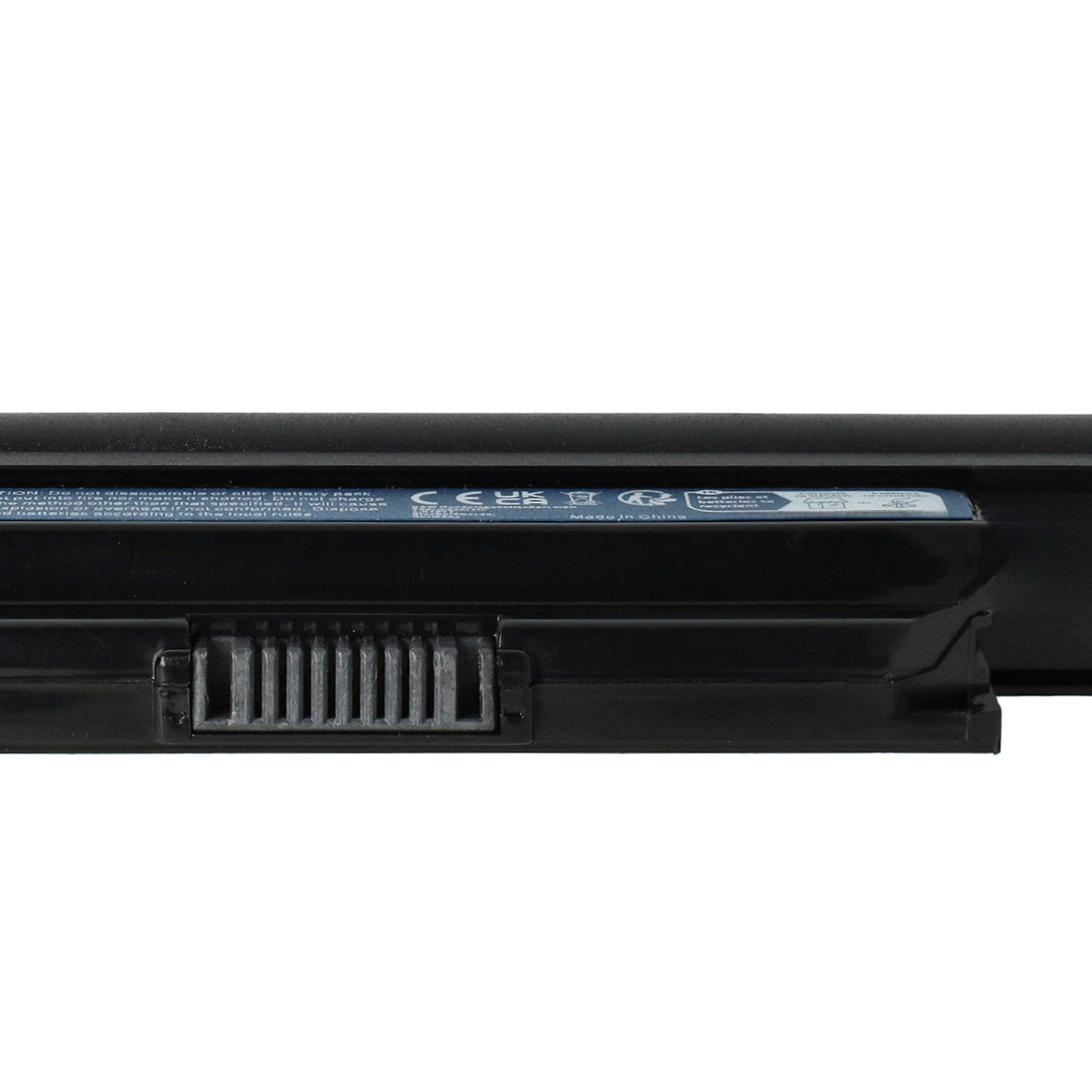 Nahaufnahme eines schwarzen Laptop-Akkus mit Anschluss und Zulassungszeichen. Weißer Hintergrund.