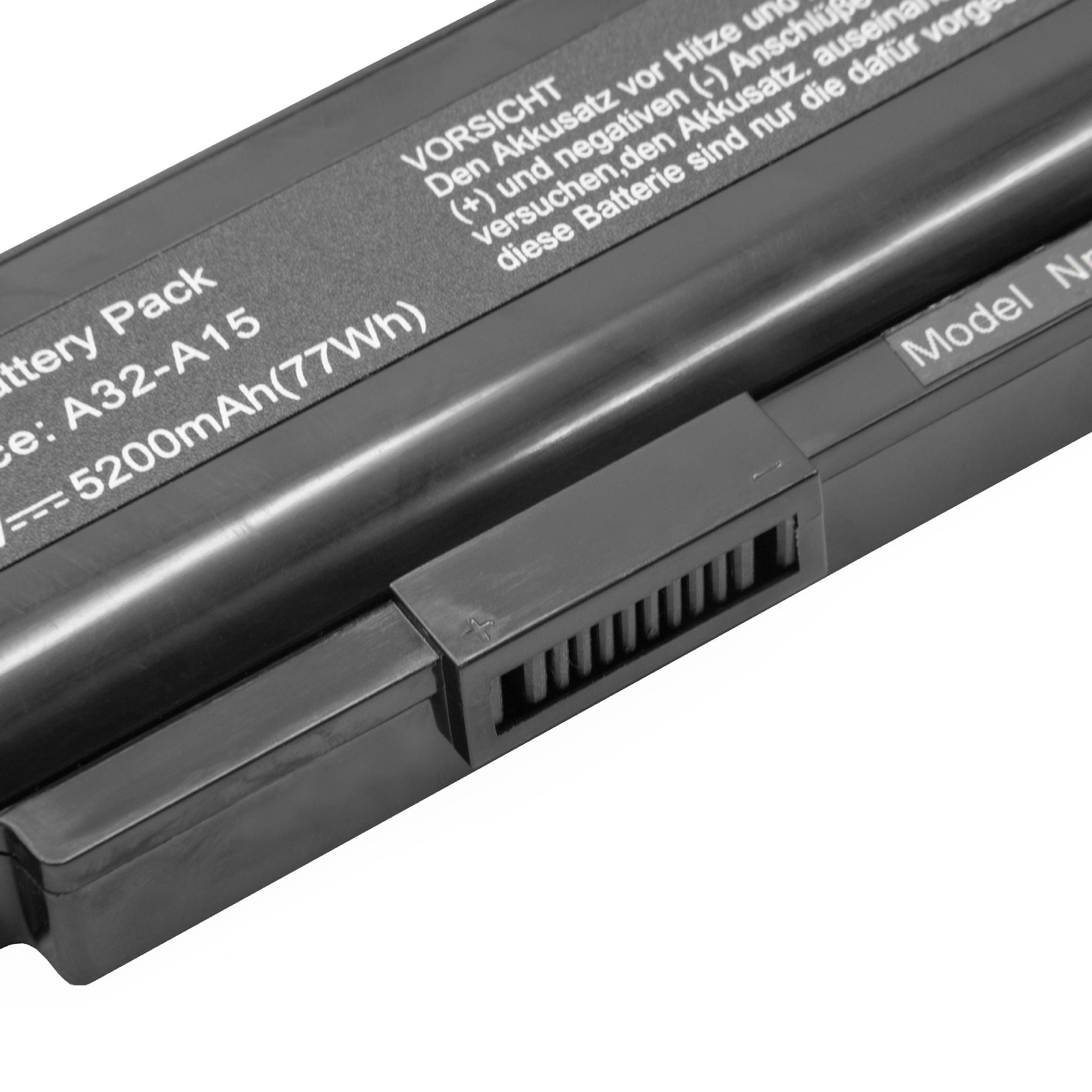 Nahaufnahme eines schwarzen Laptop-Akkus. Text auf dem Akku lautet 'VORSICHT' und '5200mAh'.
