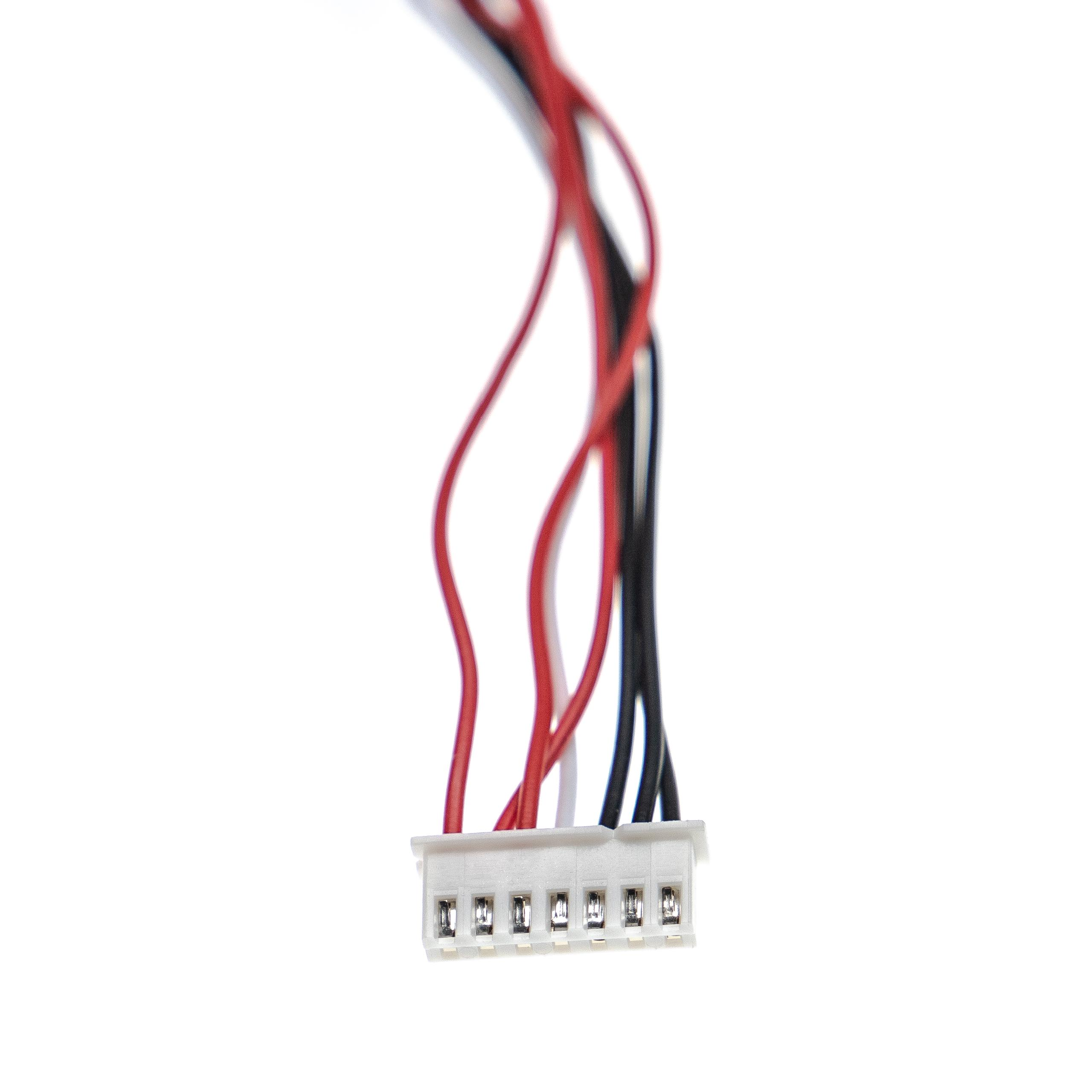 Ein elektrischer Stecker mit roten, schwarzen, weißen Drähten und einem weißen Kunststoffgehäuse auf weißem Hintergrund.
