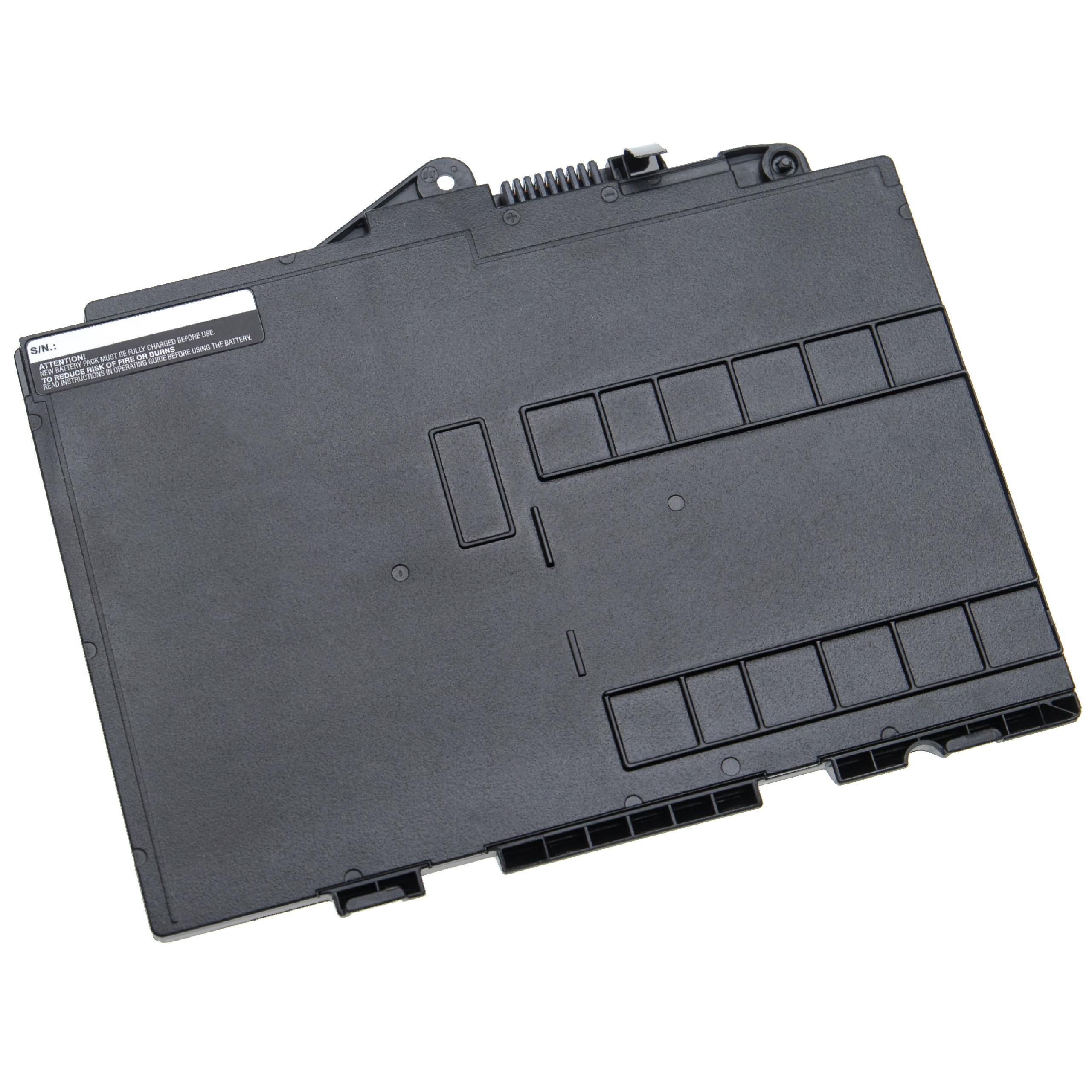 Ein schwarzer Laptop-Akkupack auf weißem Hintergrund. Es hat mehrere quadratische und rechteckige Abschnitte und ein Warnschild.