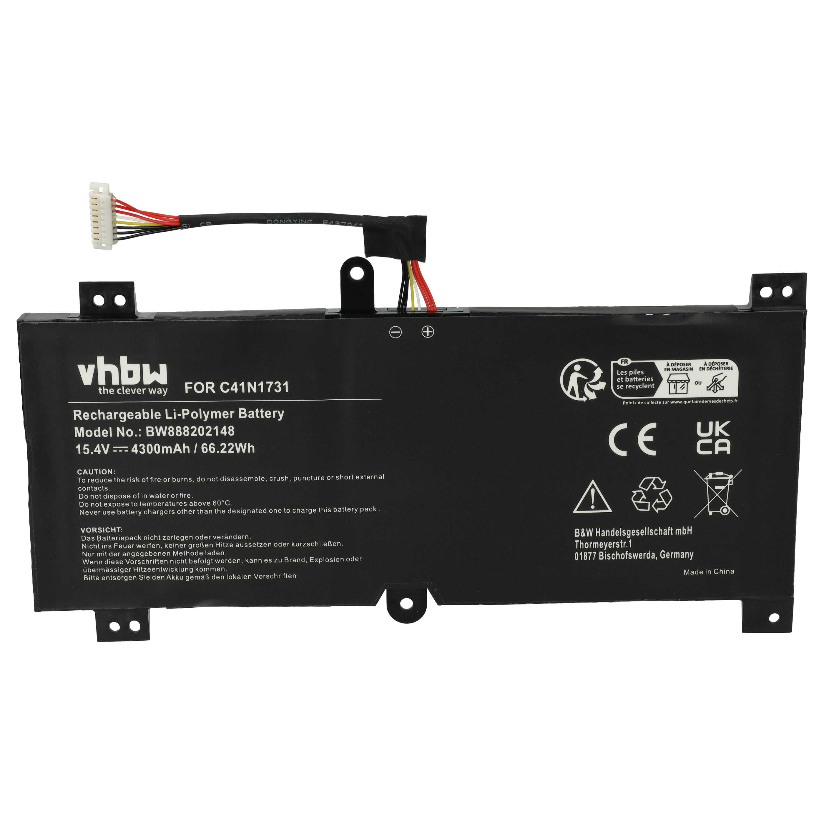Schwarzes Batteriepack mit weißem Text und farbigen Drähten, Warnungen und Recyclingsymbole.