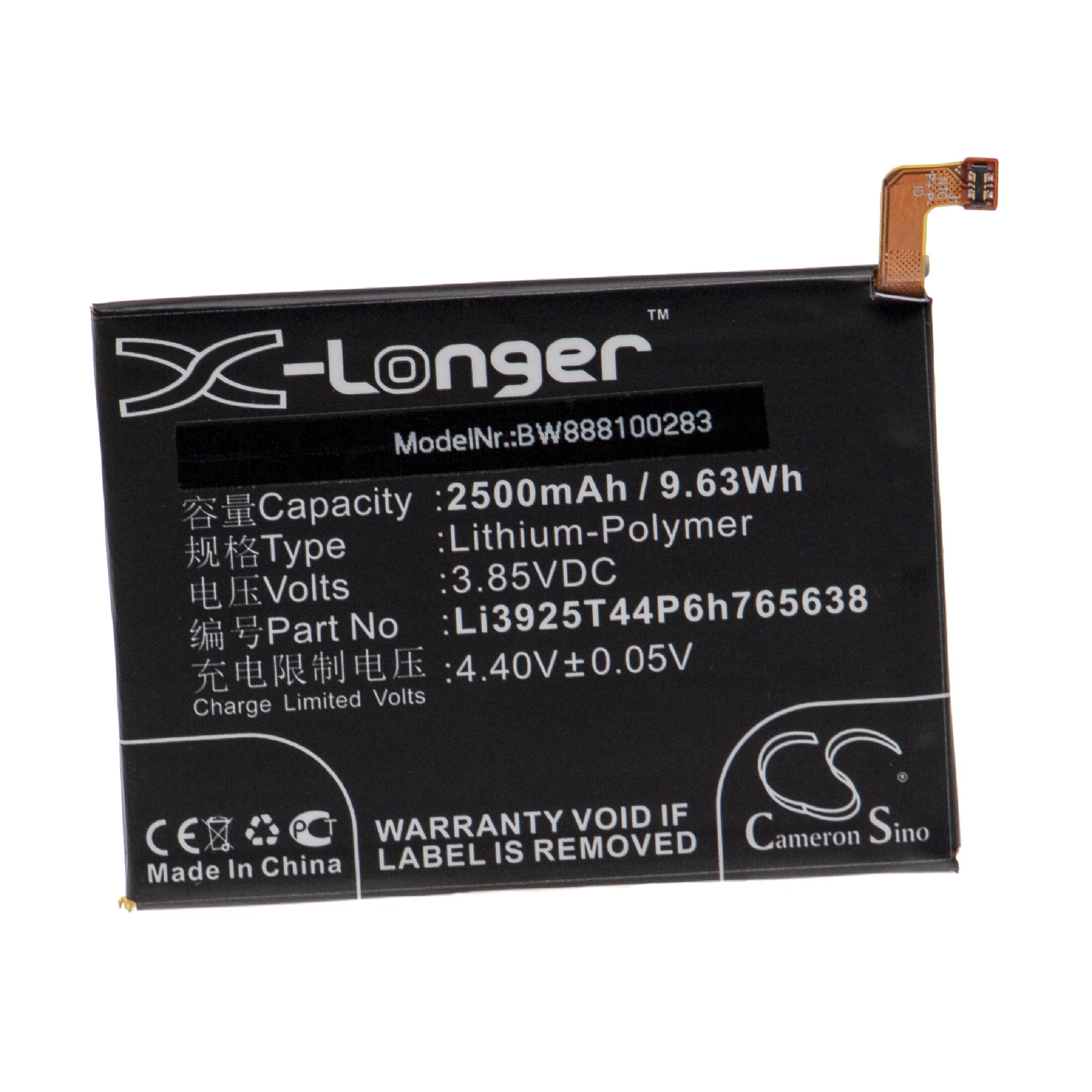 Ein schwarzer Akku mit weißem Text, einem goldenen Stecker und weißem Hintergrund. Details umfassen Spezifikationen und Marke.