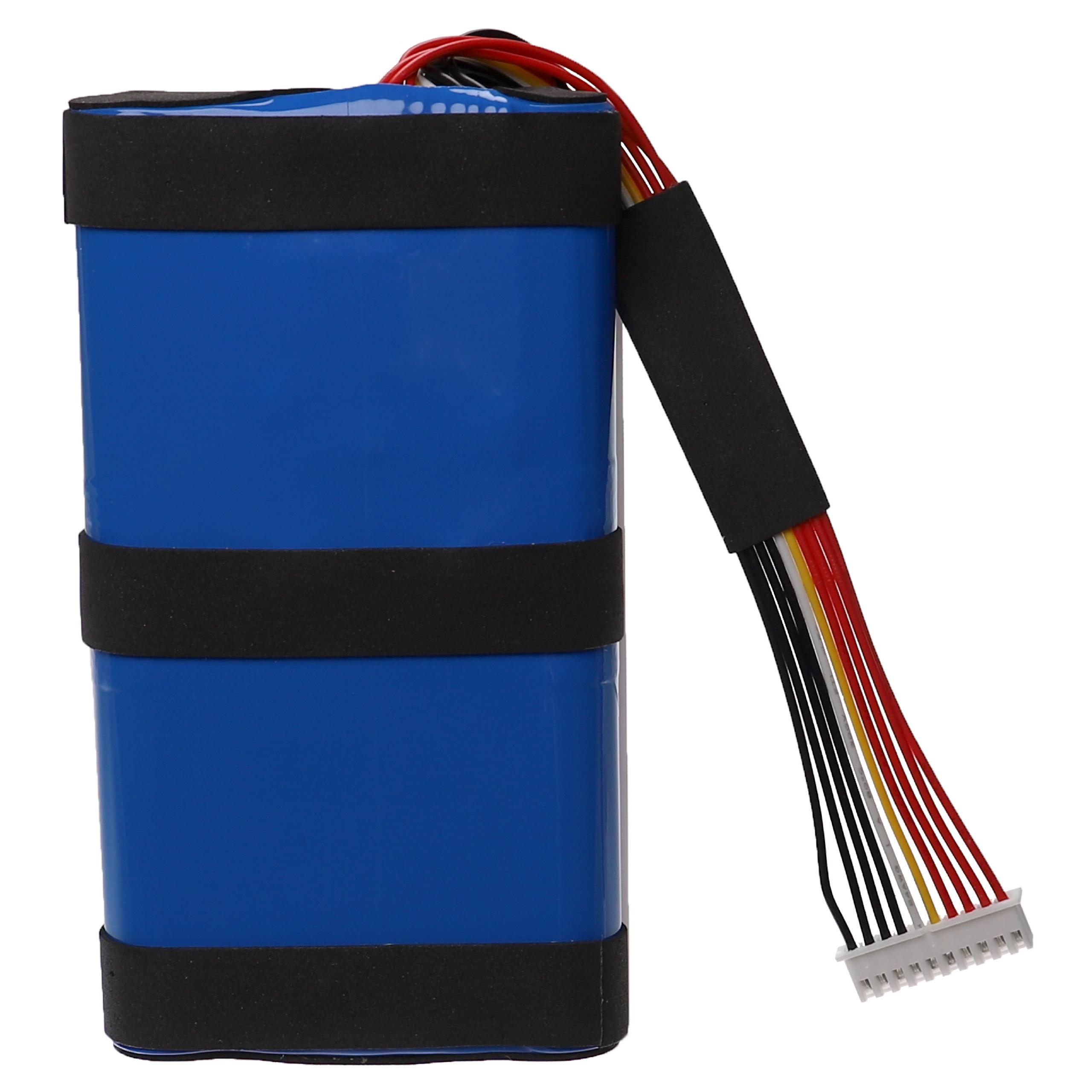 Ein blauer Akku mit schwarzen Riemen und farbigen Drähten, die sich von oben erstrecken.