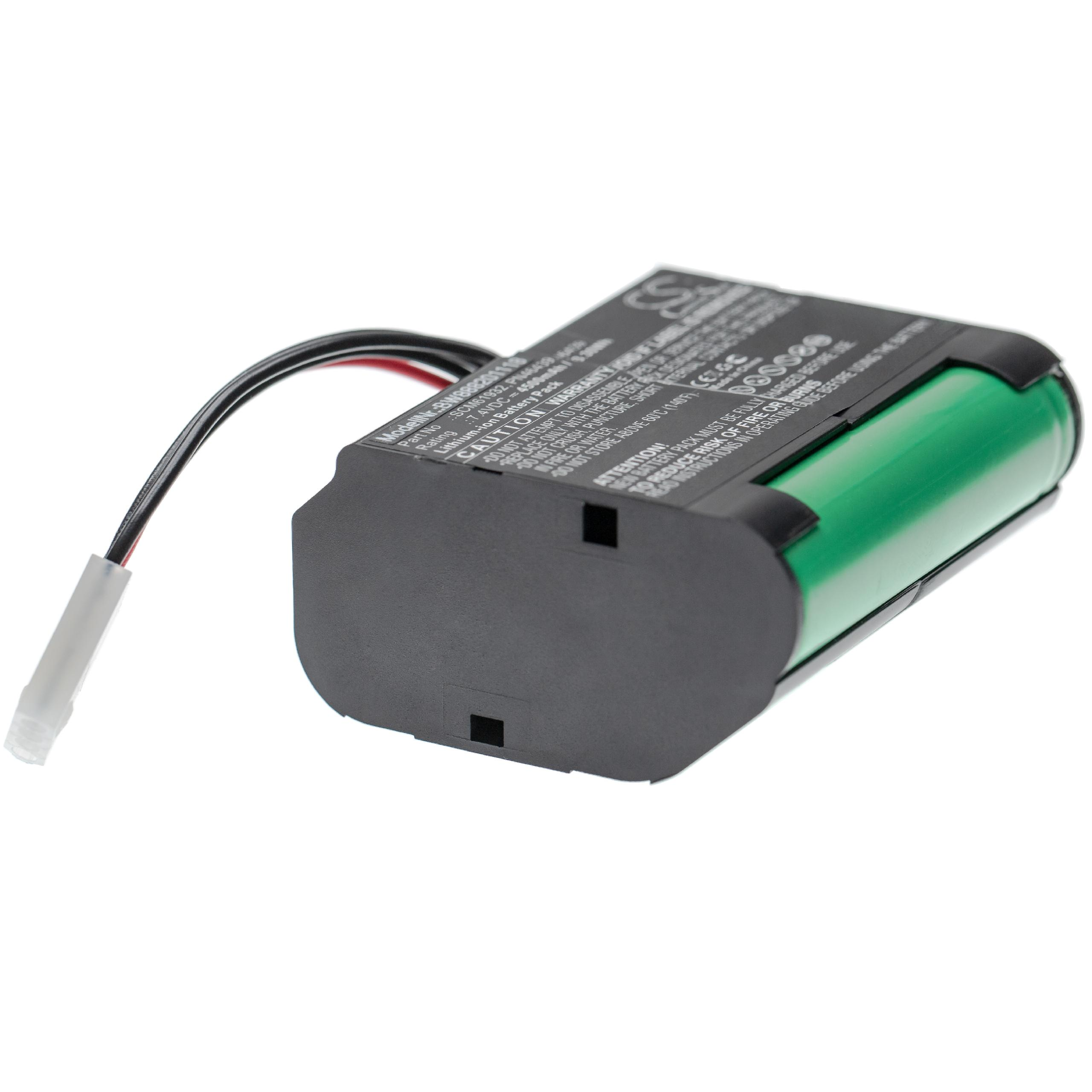 Ein Akkupack mit grünem Zylinder und schwarzem Gehäuse. Drähte und ein Stecker sind sichtbar. Weißer Hintergrund.