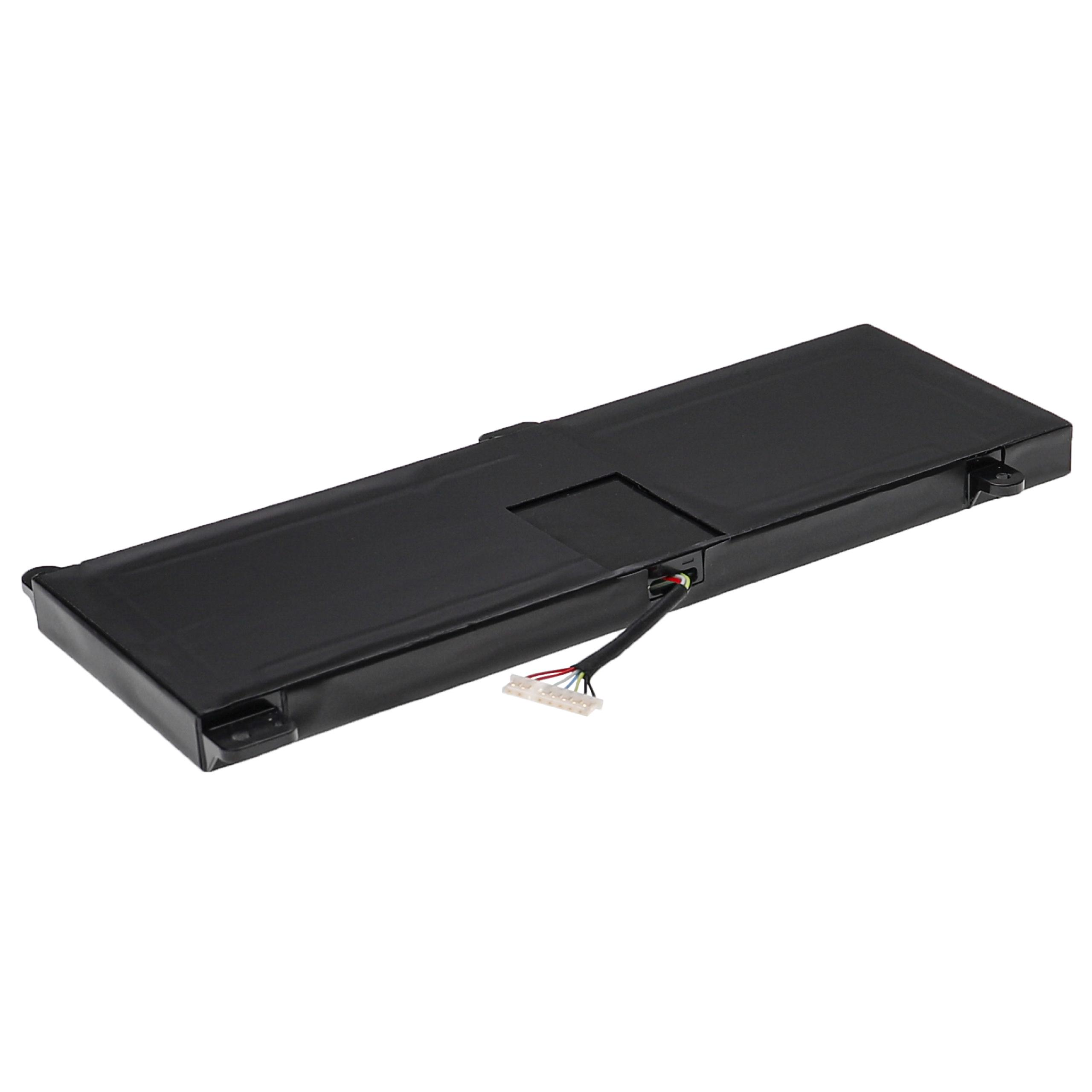 Ein schwarzer rechteckiger Laptop-Akku auf weißem Hintergrund. Drähte und ein Stecker ragen heraus.