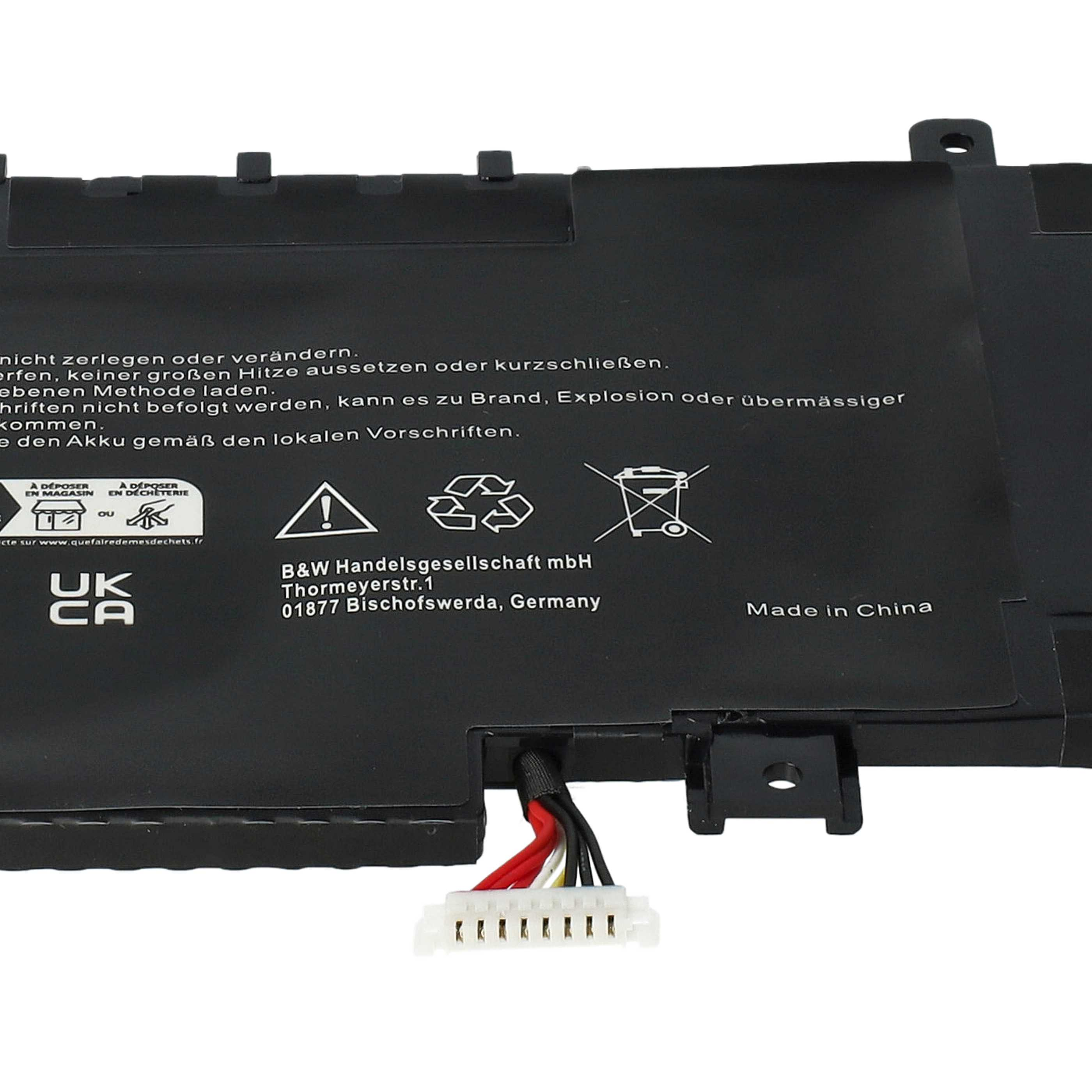 Schwarzer Laptop-Akku mit Warnungen und Symbolen. Weißer Stecker mit farbigen Drähten. Text in Deutsch und Englisch.