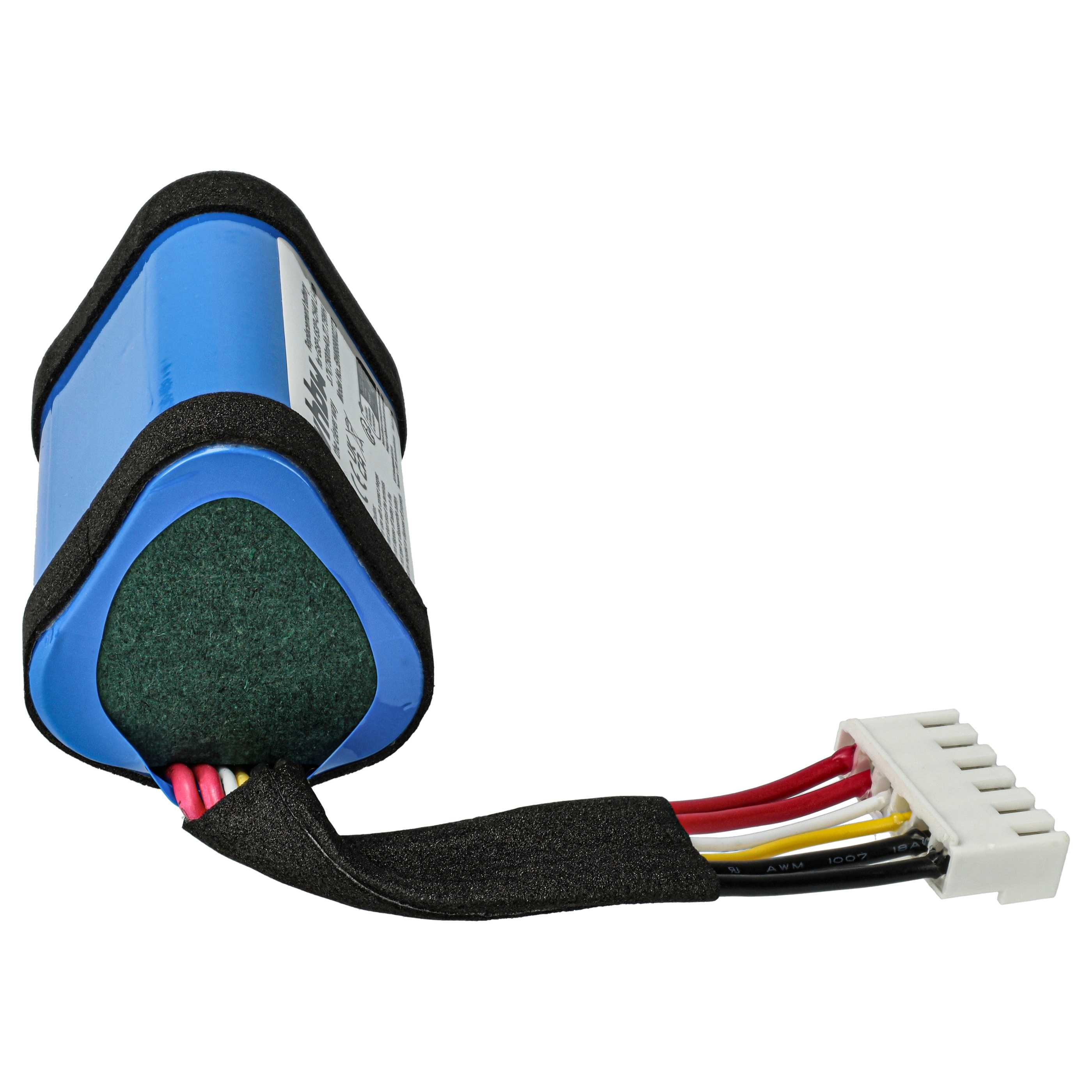 Blauer Akku mit schwarzem Rand und farbigen Drähten, die sich zu einem weißen Stecker erstrecken, vor weißem Hintergrund.