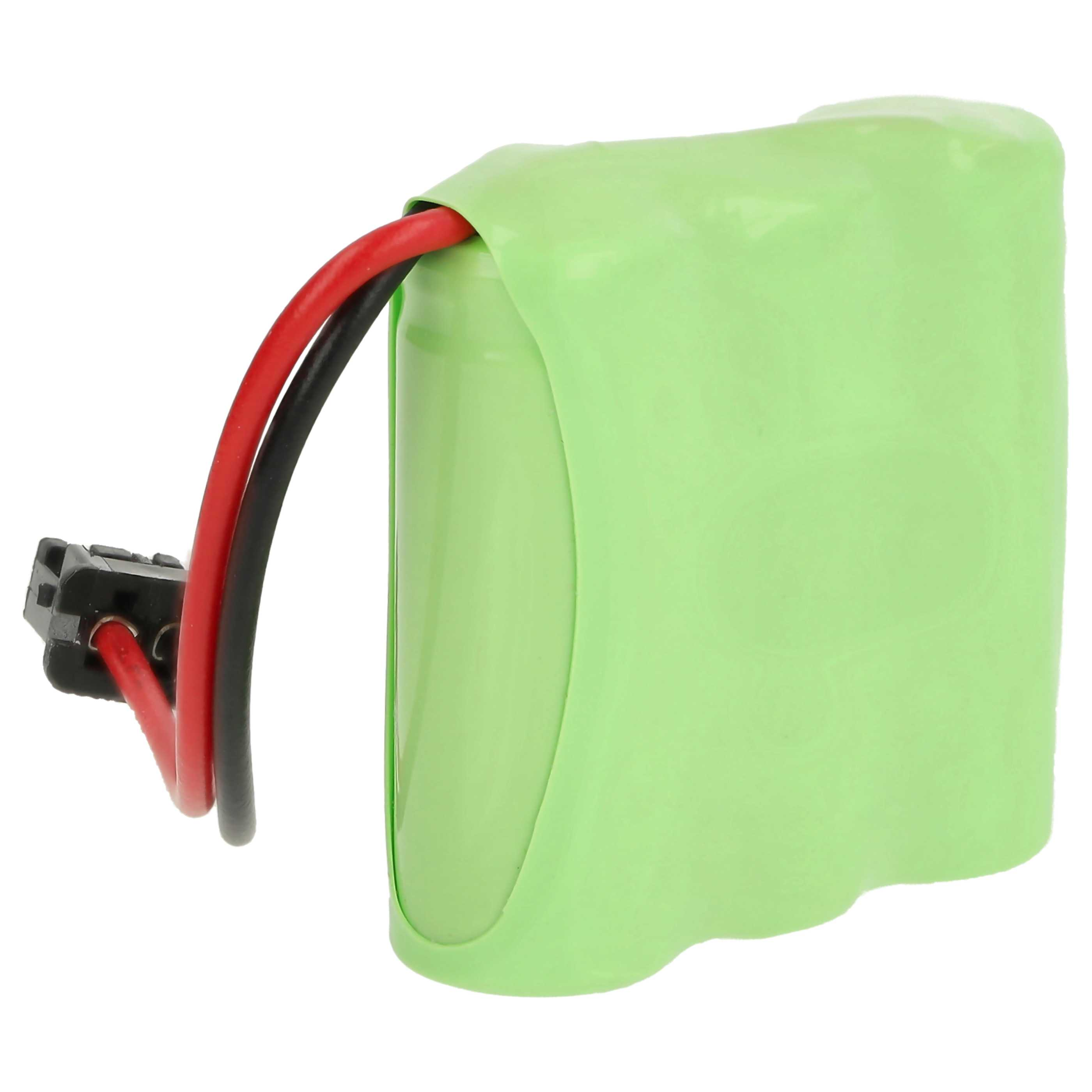 Ein grüner Akku mit schwarzen und roten Drähten und einem schwarzen Stecker auf weißem Grund.