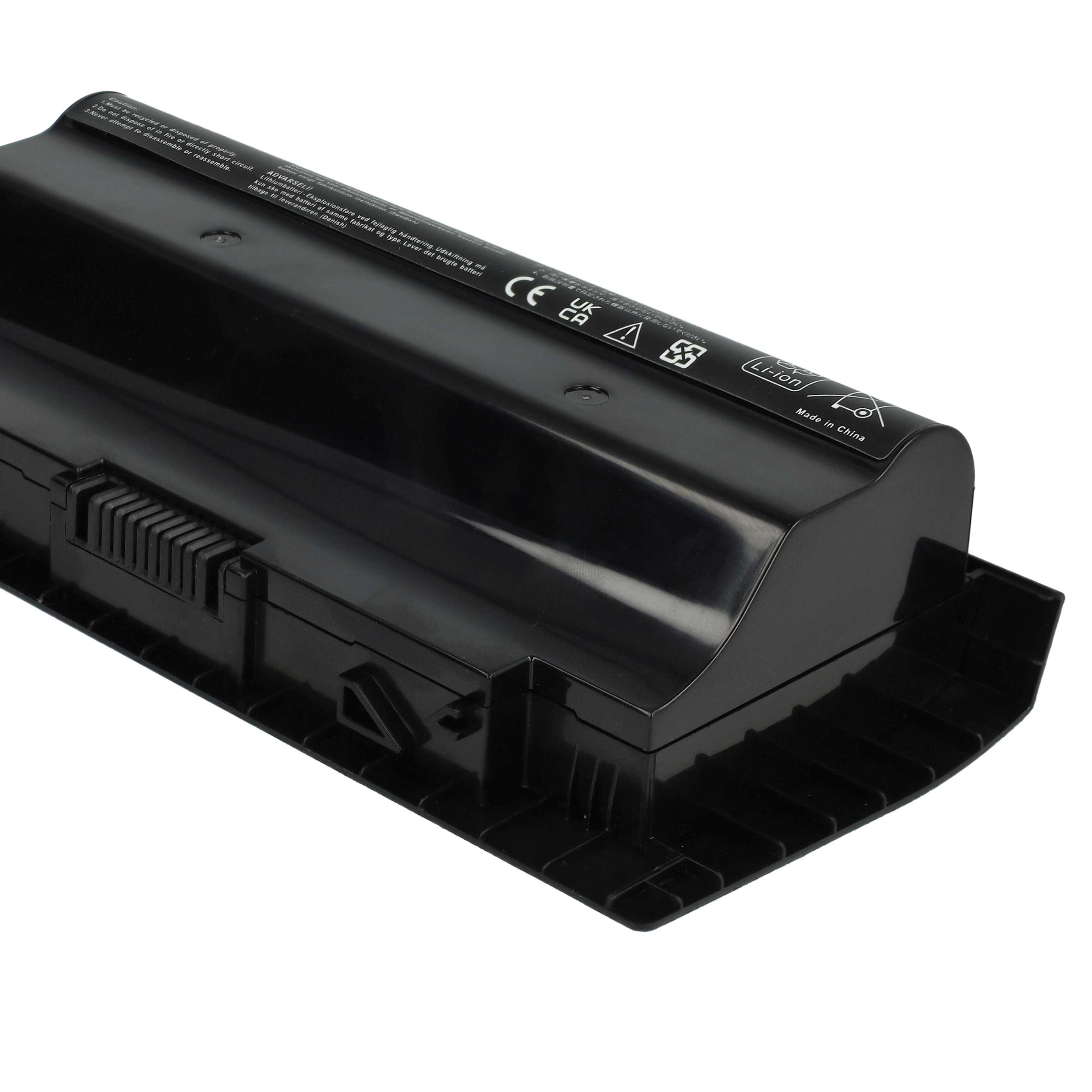 Ein schwarzer Laptop-Akku mit Warnungen und Zertifizierungen. Er hat ein Li-Ion-Etikett und Made in China.