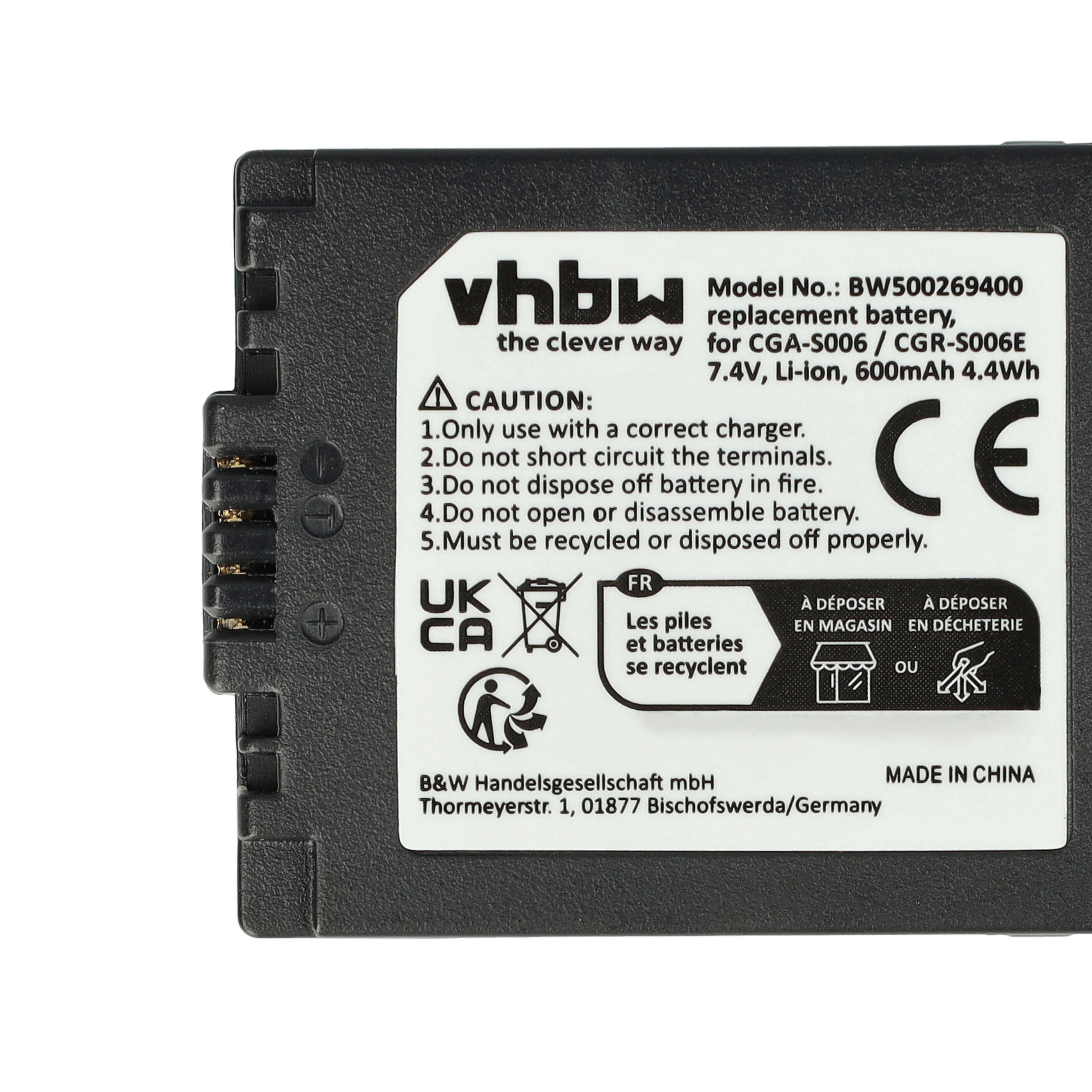 Akku mit Warnhinweisen, Recycling-Symbolen und technischen Daten. Text beinhaltet 'vhbw', 'CGA-S006' und 'Made in China'.
