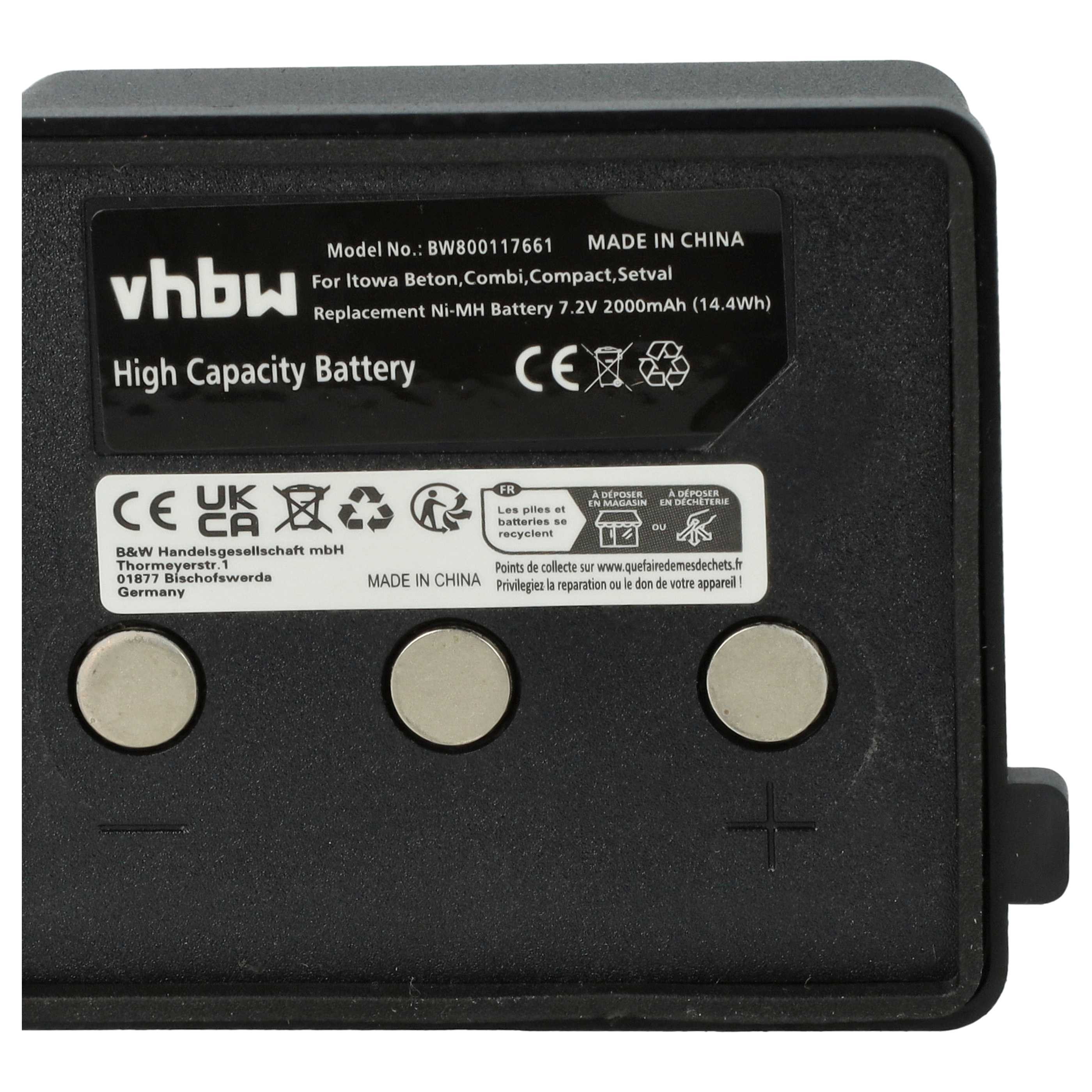 Schwarzes Batteriepack mit weißem Text, Etiketten und Symbolen. Es hat ein '+' Symbol und drei silberne Kreise.
