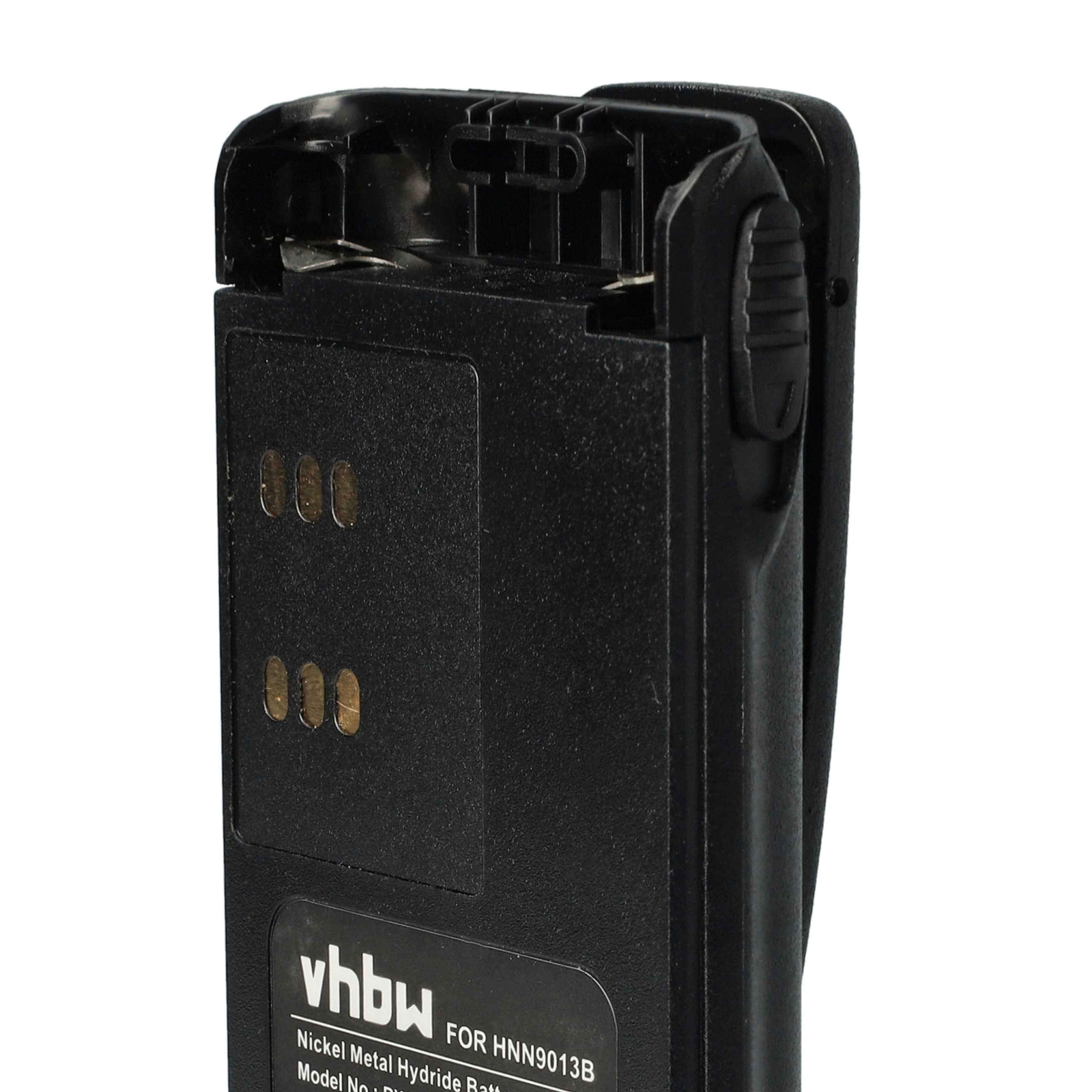 Eine schwarze Funkbatterie wird gezeigt. Die Batterie ist mit 'vhbw FOR HNN9013B' beschriftet. Es gibt drei kleine Löcher in der Batterie.