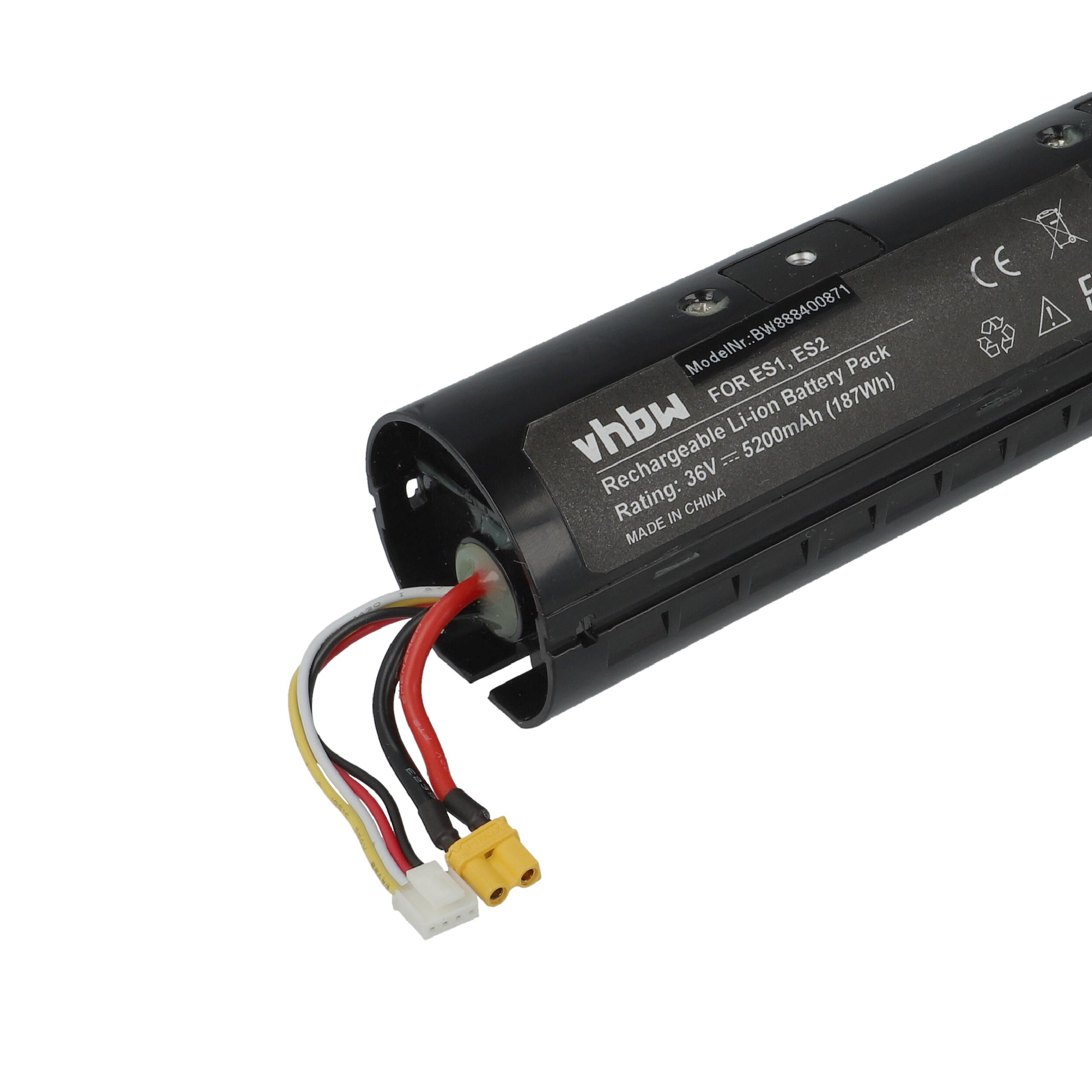 Ein schwarzer Akku mit sichtbaren Drähten und Steckern. Aufschrift: 'vhbw', '36V' und '5200mAh'.