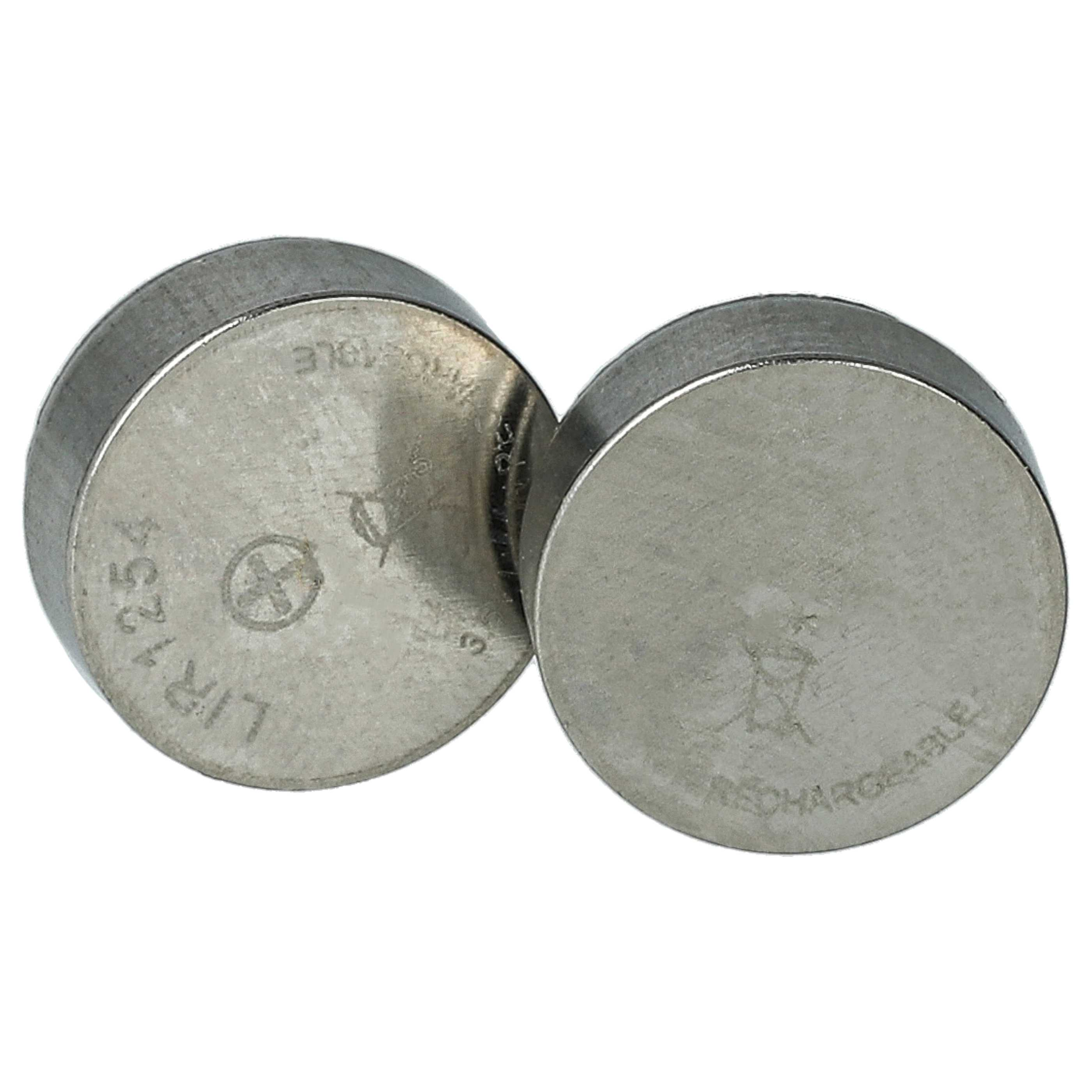 Zwei silberne, wiederaufladbare LIR1254-Batterien. Eine zeigt das Modell und ein Pluszeichen. Die andere sagt 'RECHARGEABLE'.