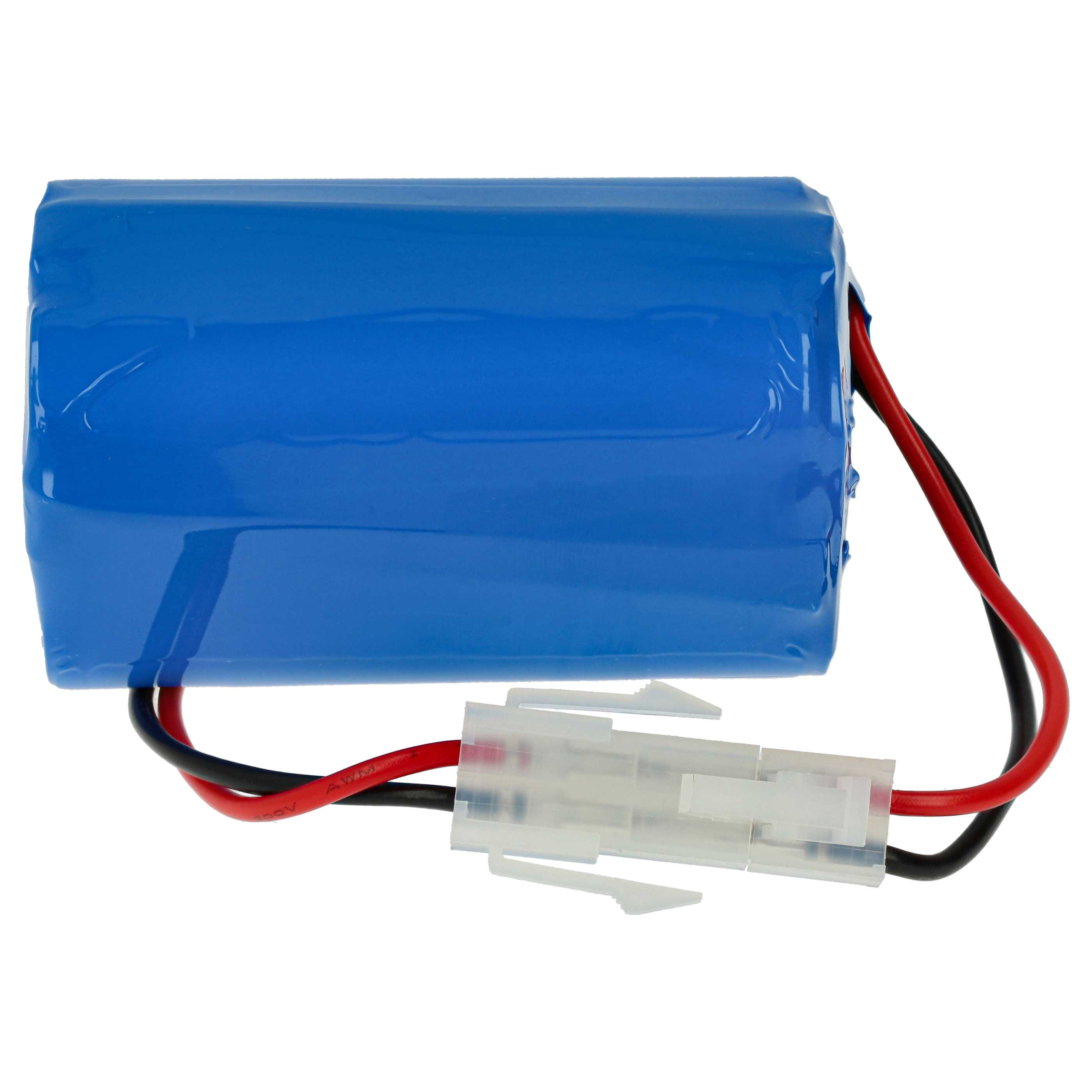 Ein blaues Akku-Pack mit roten und schwarzen Drähten und einem weißen Stecker auf weißem Hintergrund.
