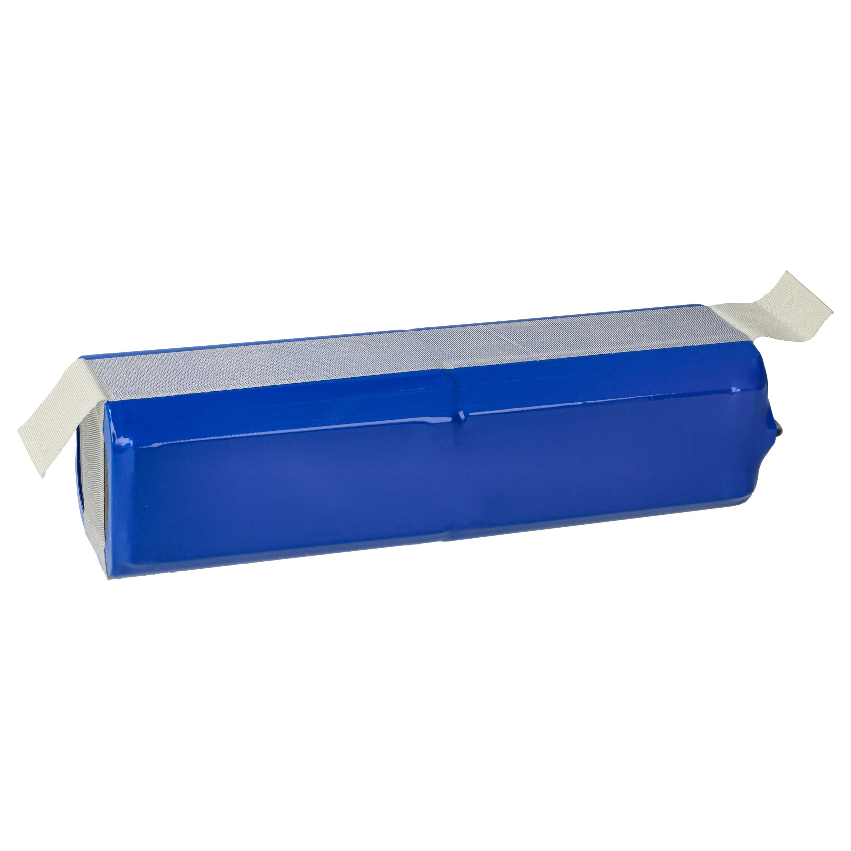 Ein blaues, rechteckiges Paket mit weißem Klebeband oben. Der Hintergrund ist reinweiß.