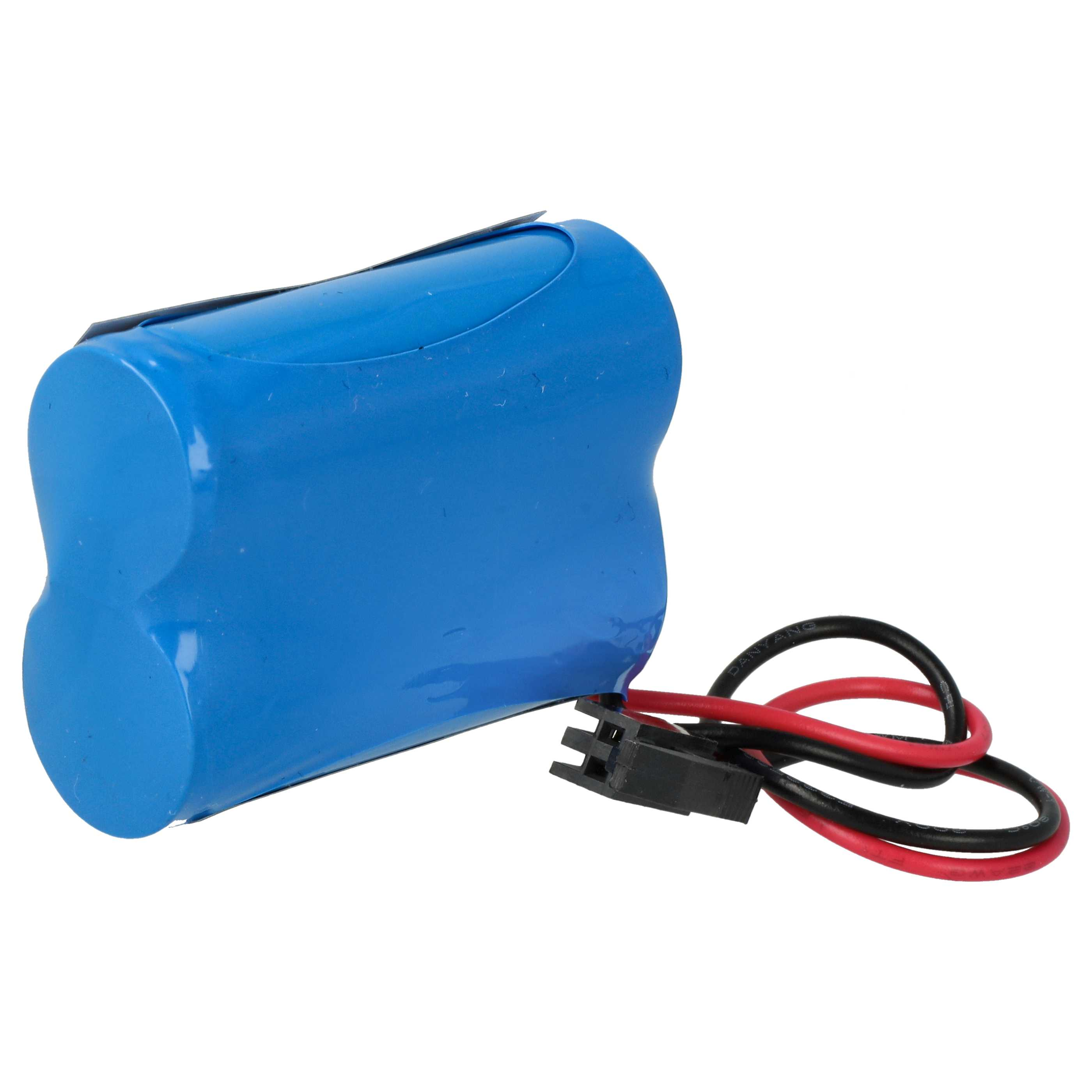Ein blauer Akku mit schwarzem Stecker und rot/schwarzen Drähten auf weißem Hintergrund.