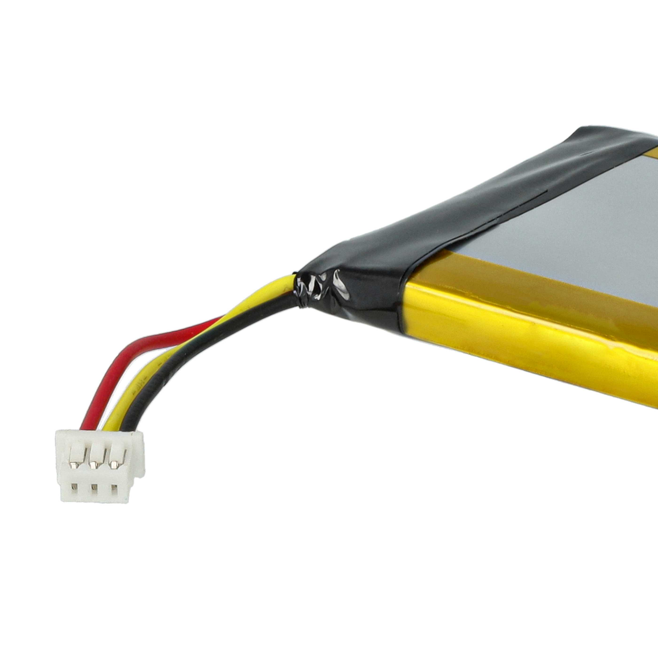 Batterie mit roten, gelben und schwarzen Drähten und einem weißen Stecker, schwarzem Klebeband und goldenem Rand auf weißem Hintergrund.