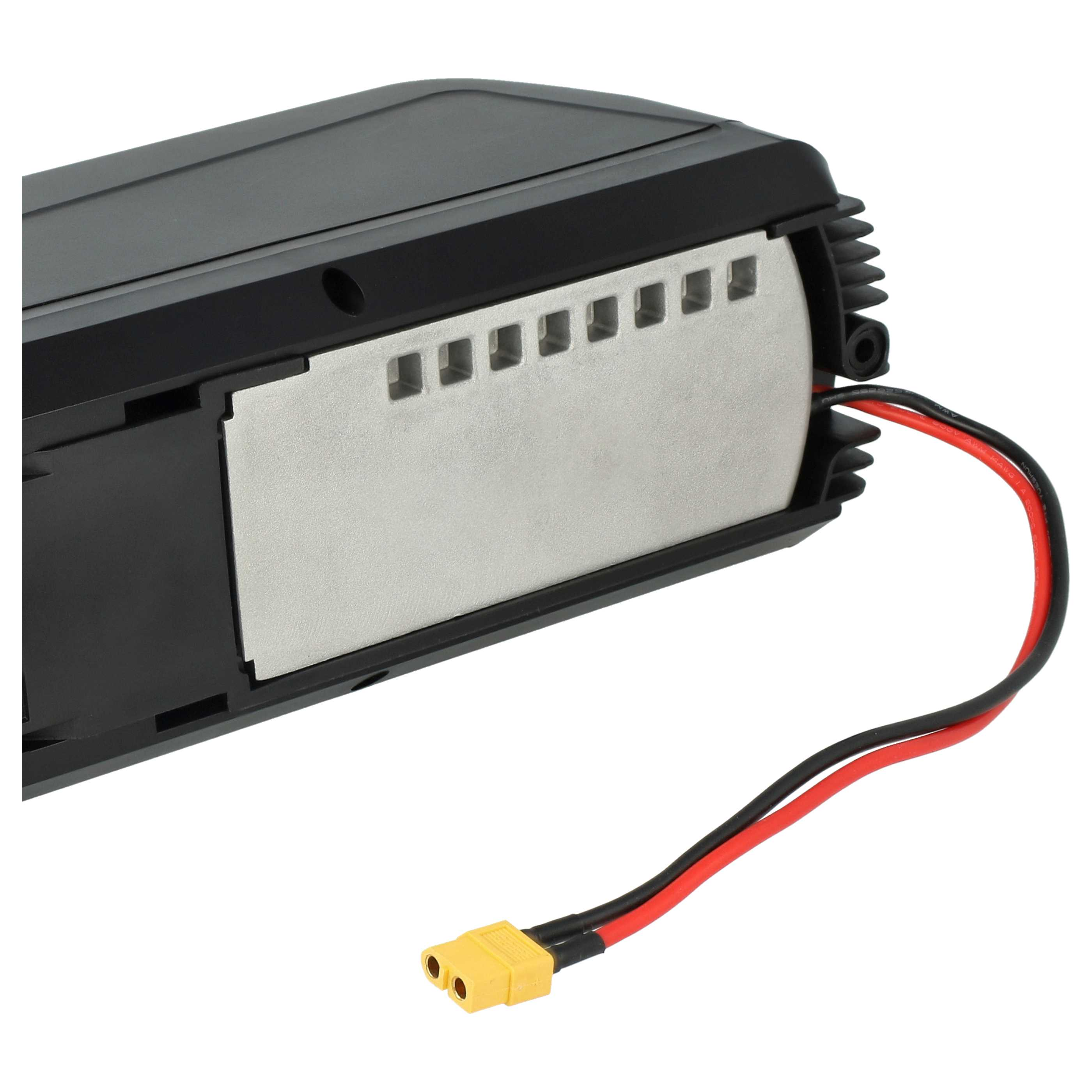 Eine schwarze elektronische Komponente mit silberner Platte und rotem/schwarzem Draht, gelber Stecker auf weißem Hintergrund.