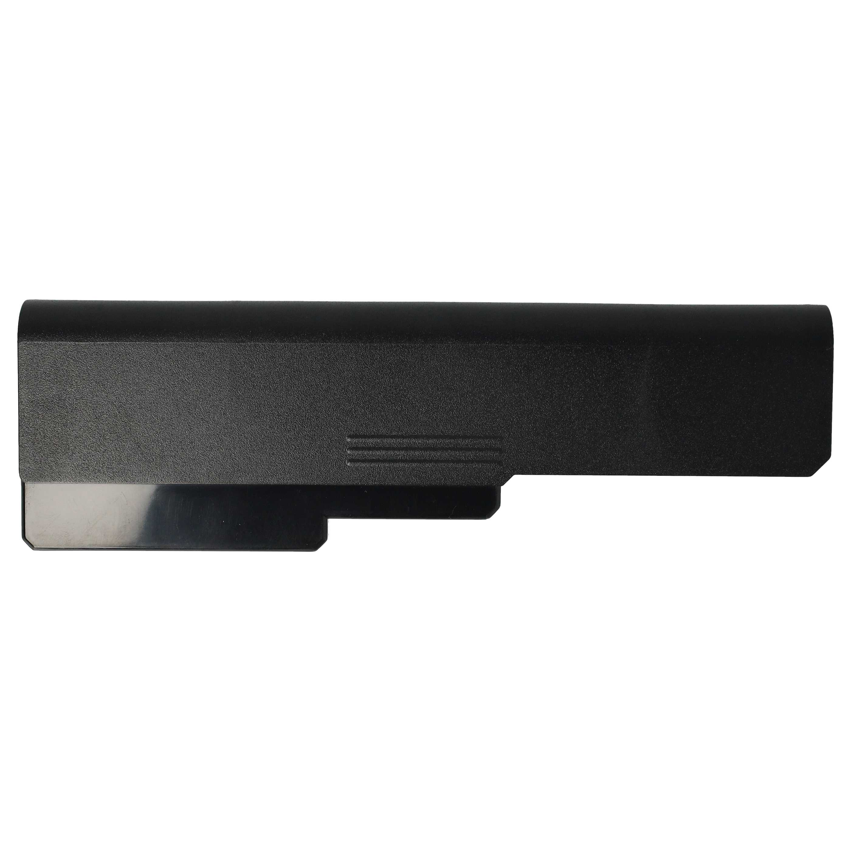 Ein schwarzer Laptop-Akku. Es hat eine rechteckige Form mit einem metallisch-silbernen Unterteil.