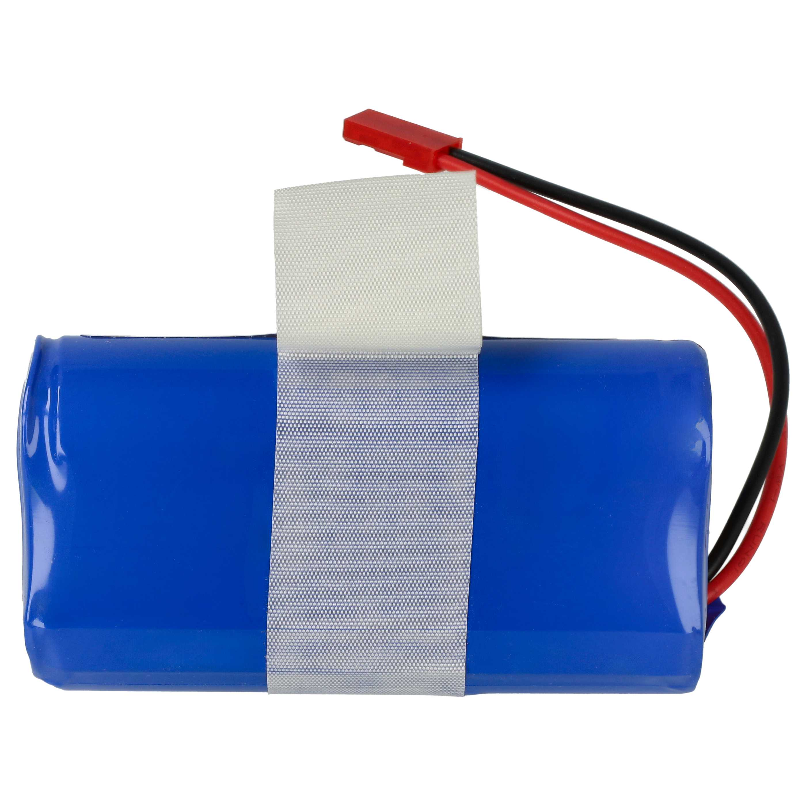 Ein blauer Akku, umwickelt mit einem weißen Riemen. Rote und schwarze Drähte mit einem roten Stecker ragen heraus.
