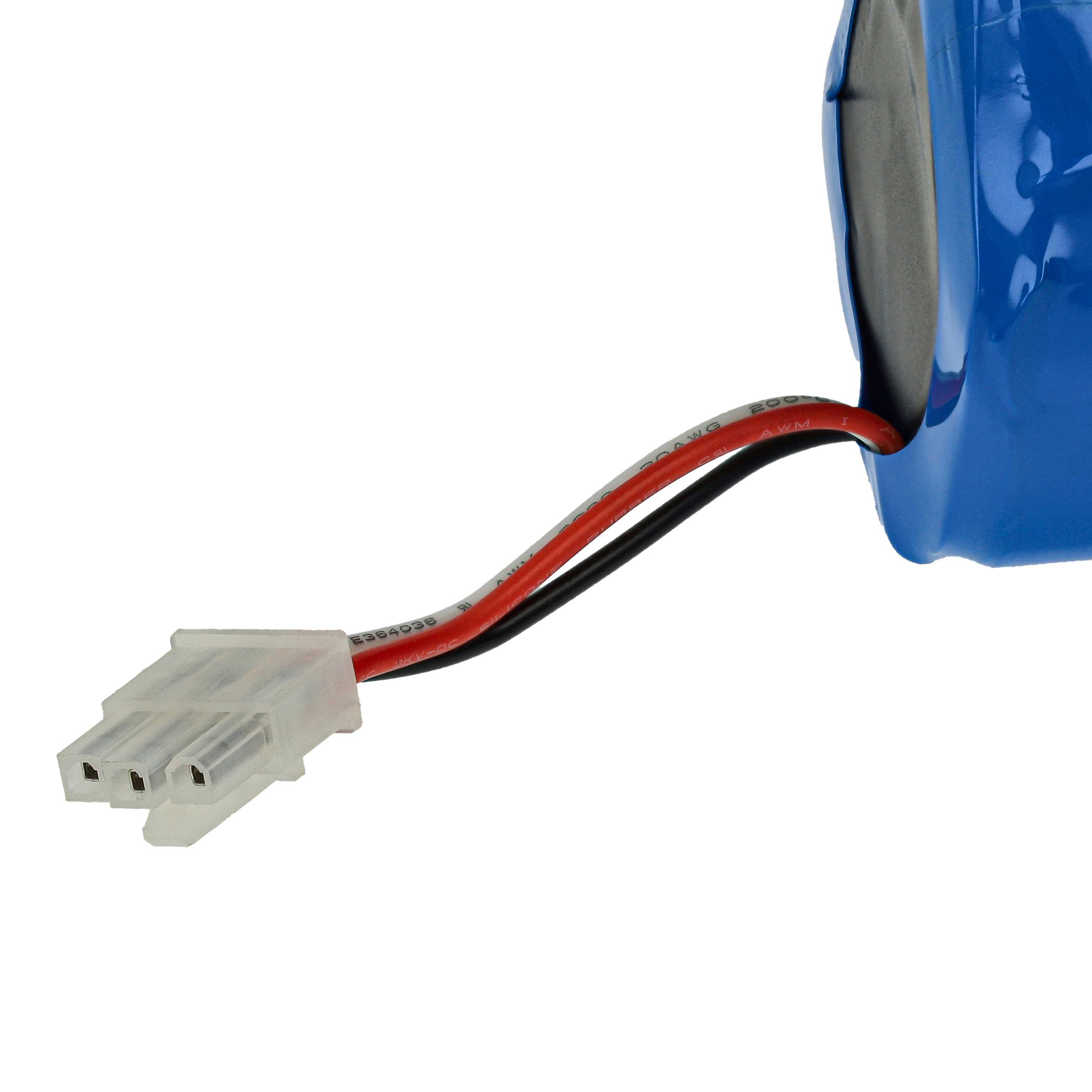 Nahaufnahme einer Batterie mit Drähten und einem Stecker. Die Batterie ist blau. Drähte sind rot und schwarz. Der Stecker ist weiß.