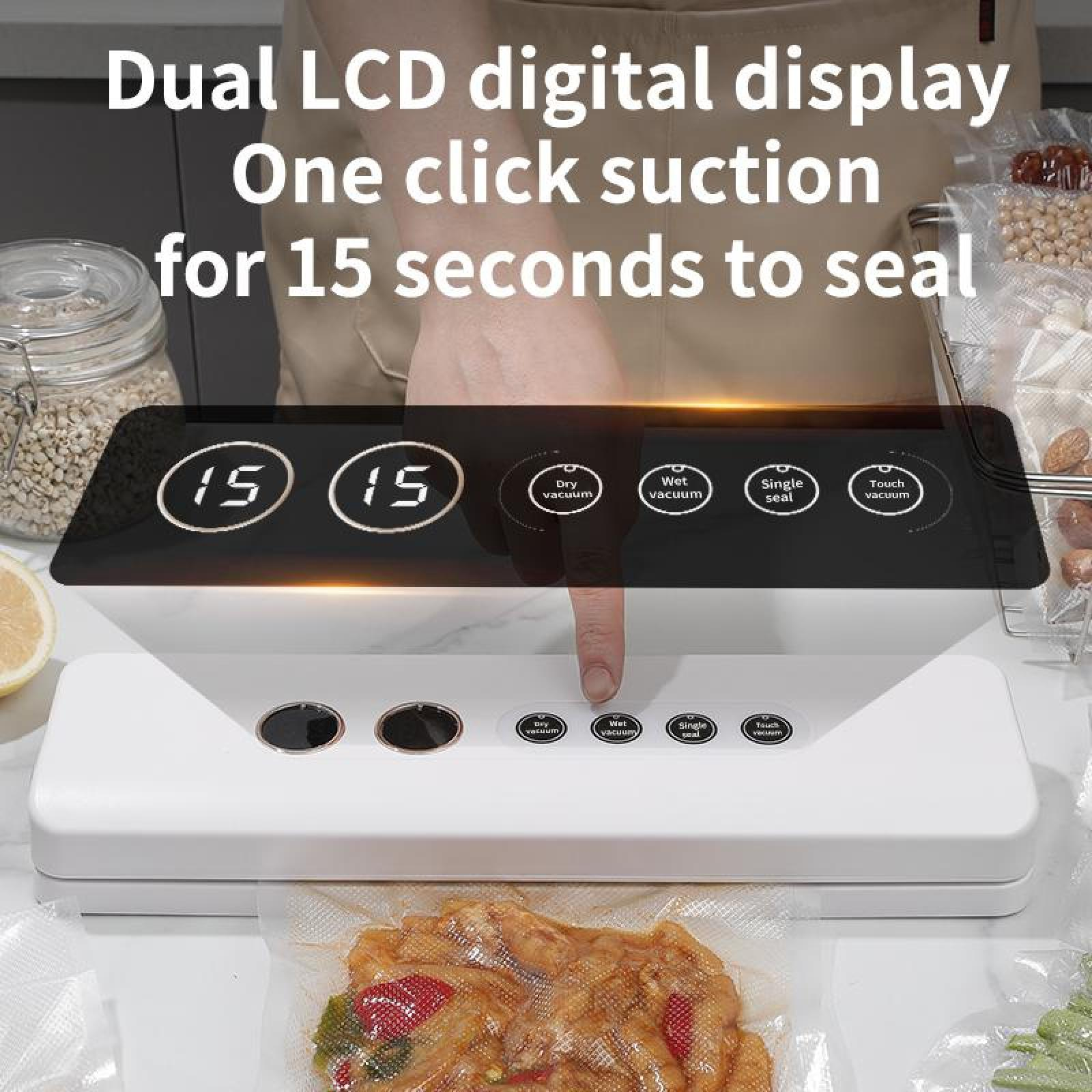 Ein Vakuumierer mit digitaler Anzeige ist abgebildet, wobei ein Finger eine Taste drückt, um einen Lebensmittelbeutel zu verschließen.