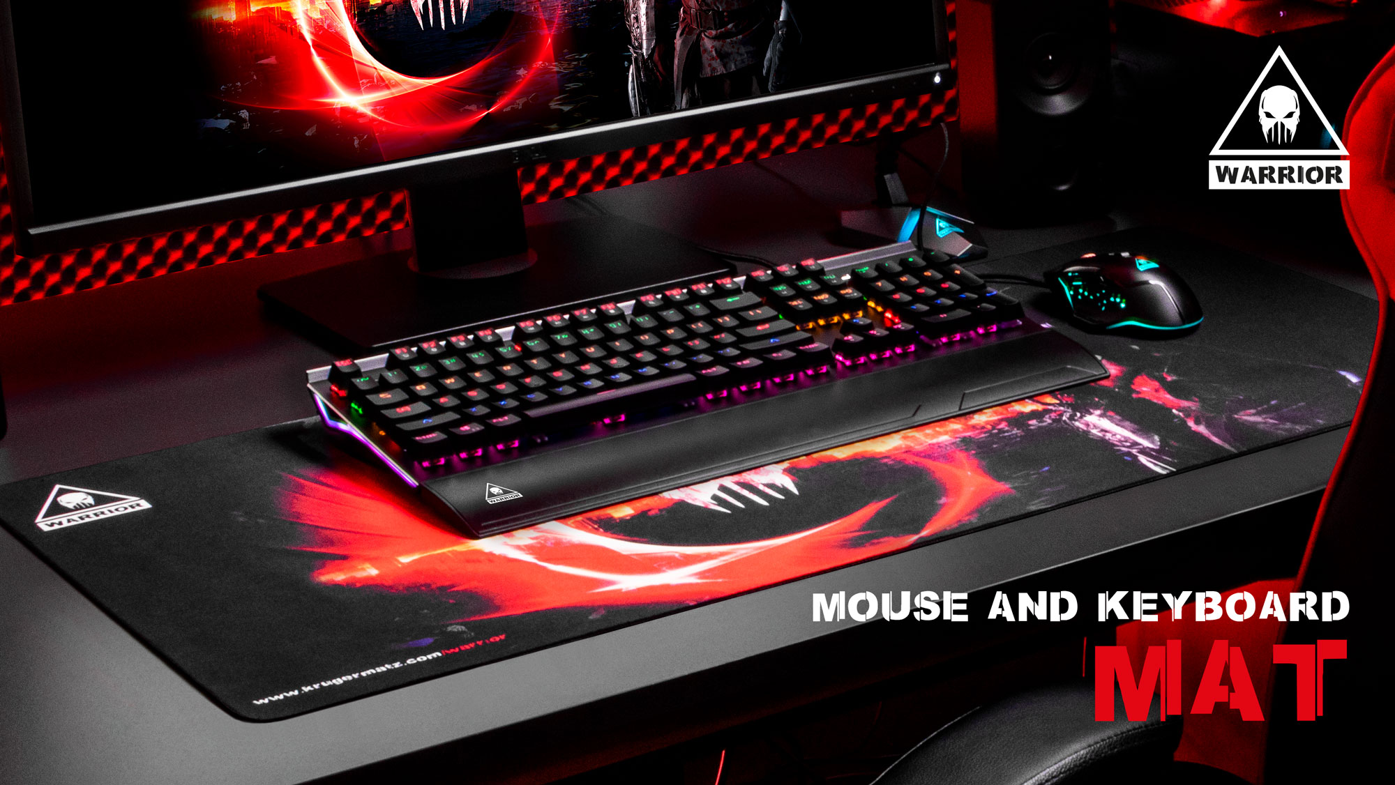 Konfiguracja do gier z klawiaturą, myszką i podkładką. Klawiatura ma podświetlenie RGB. Podkładka ma czerwono-czarny design.