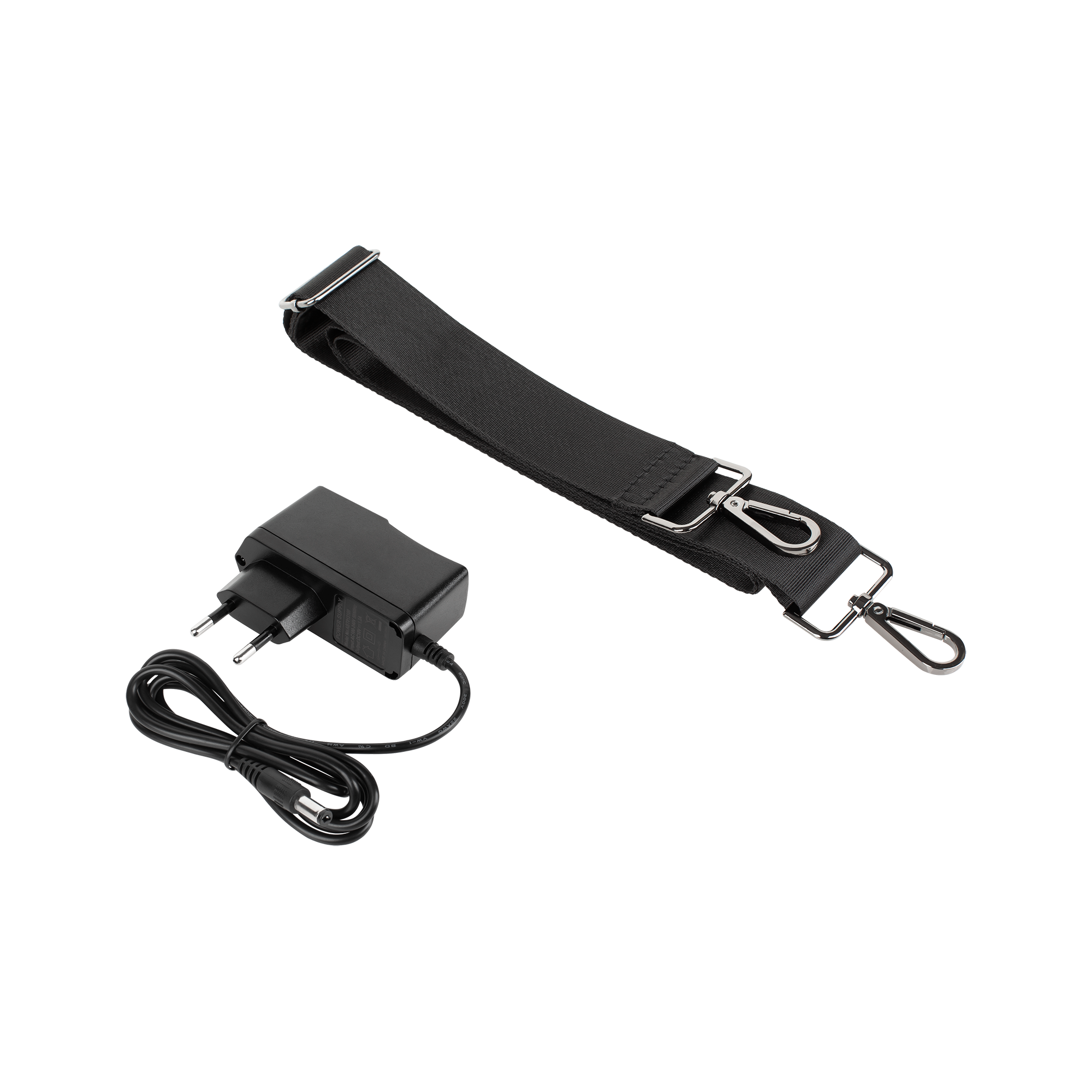 Czarny pasek na ramię z metalowymi klipsami i czarny zasilacz z czarnym kablem na paskowanym tle.