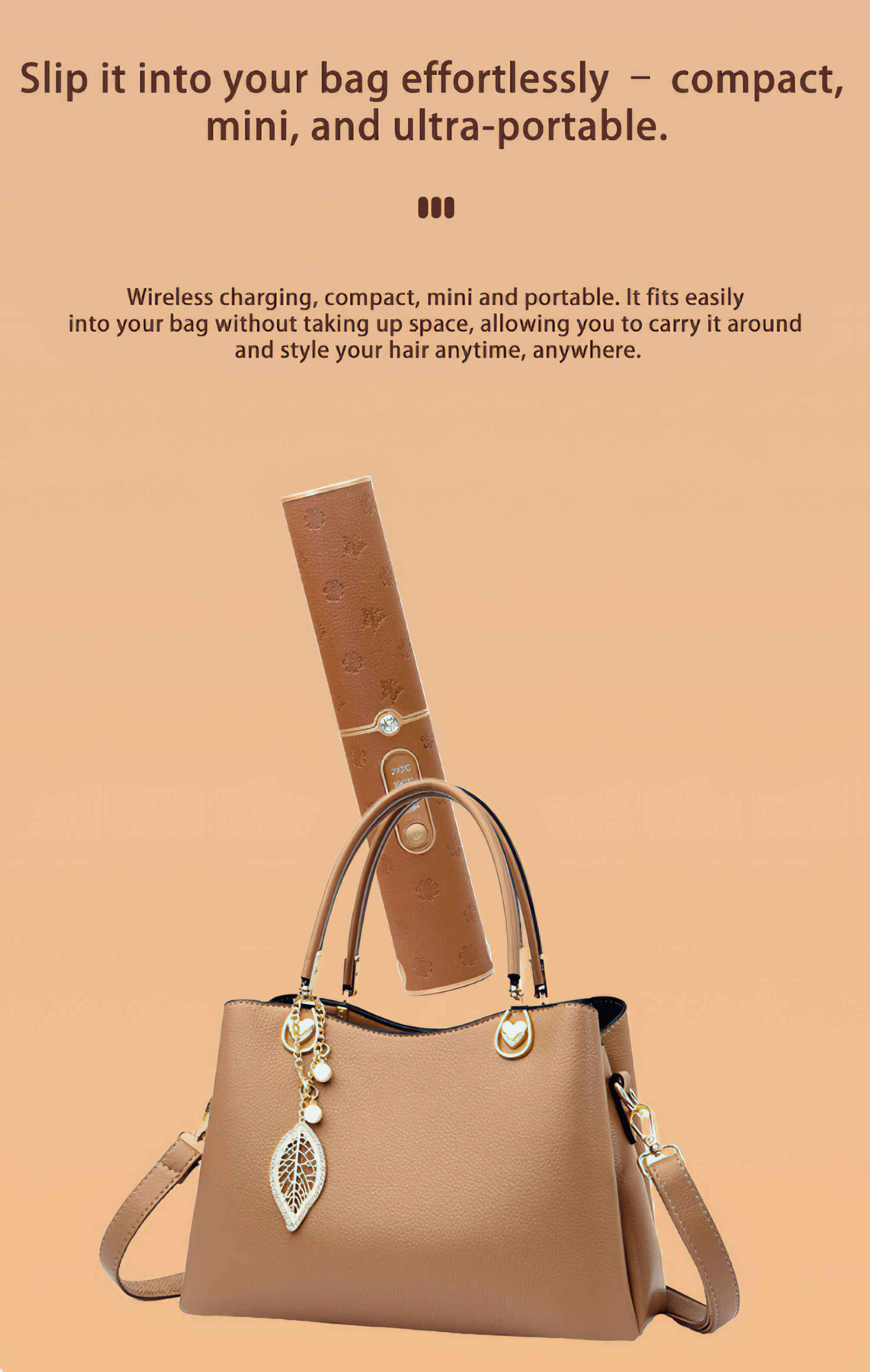 Braune Handtasche mit einem Haarstyler darin. Die Tasche hat einen Schultergurt und einen dekorativen Anhänger.