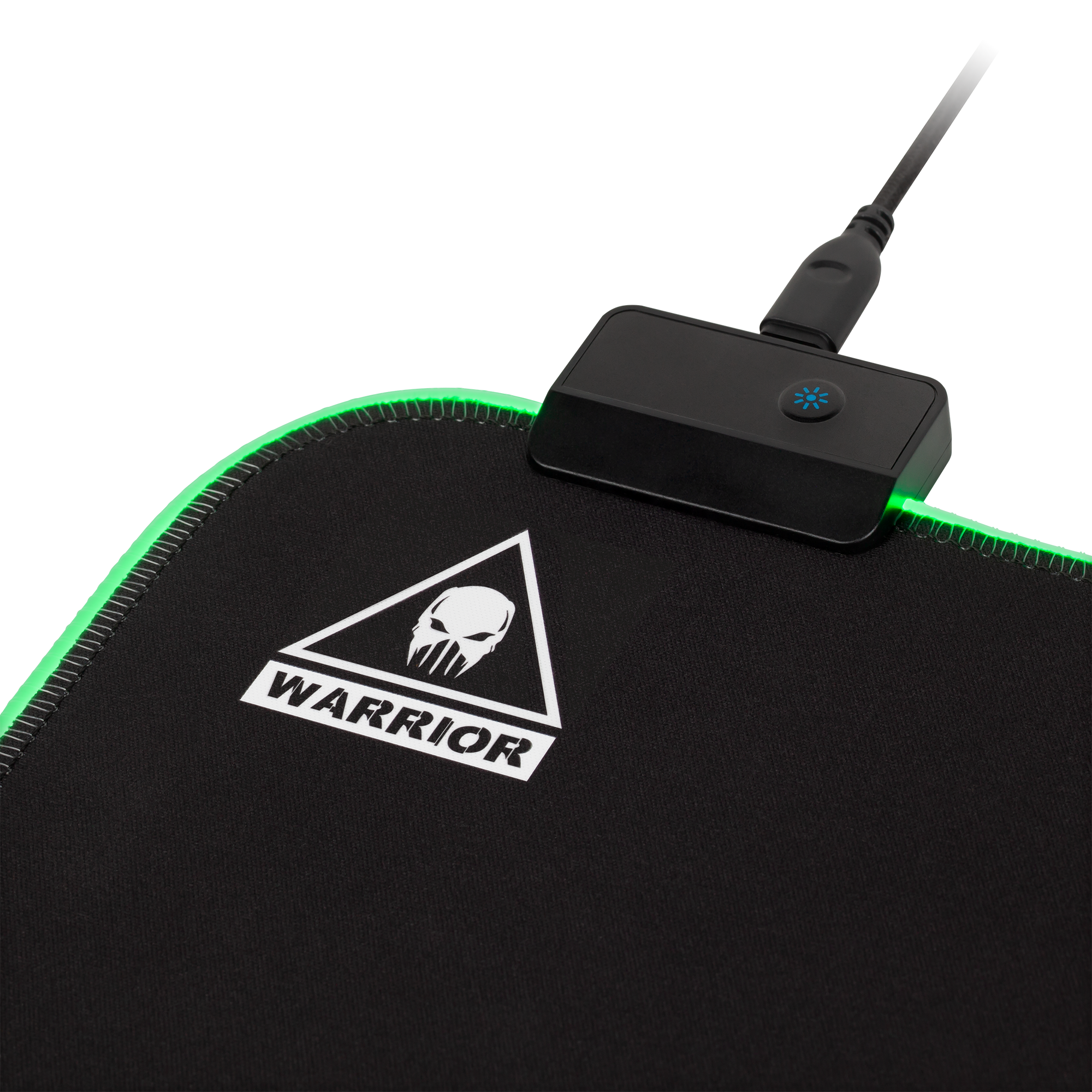 Czarna podkładka pod mysz dla graczy z zielonym podświetleniem krawędzi i logo "WARRIOR". Czarny kontroler z kablem USB na górze.