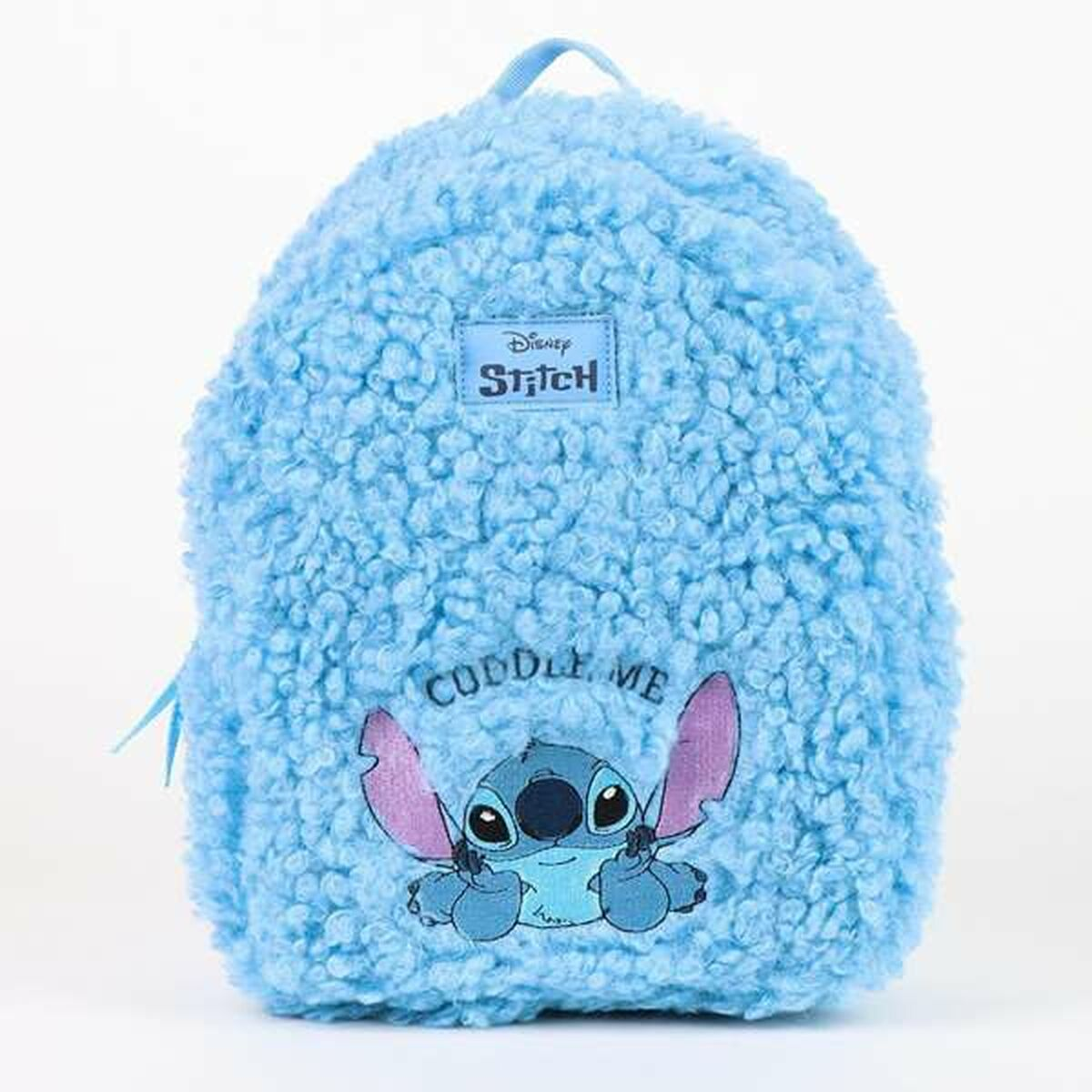 Ein hellblauer, flauschiger Rucksack mit Stitch von Disney. Er hat 'Cuddle Me' und ein Disney Stitch Logo.