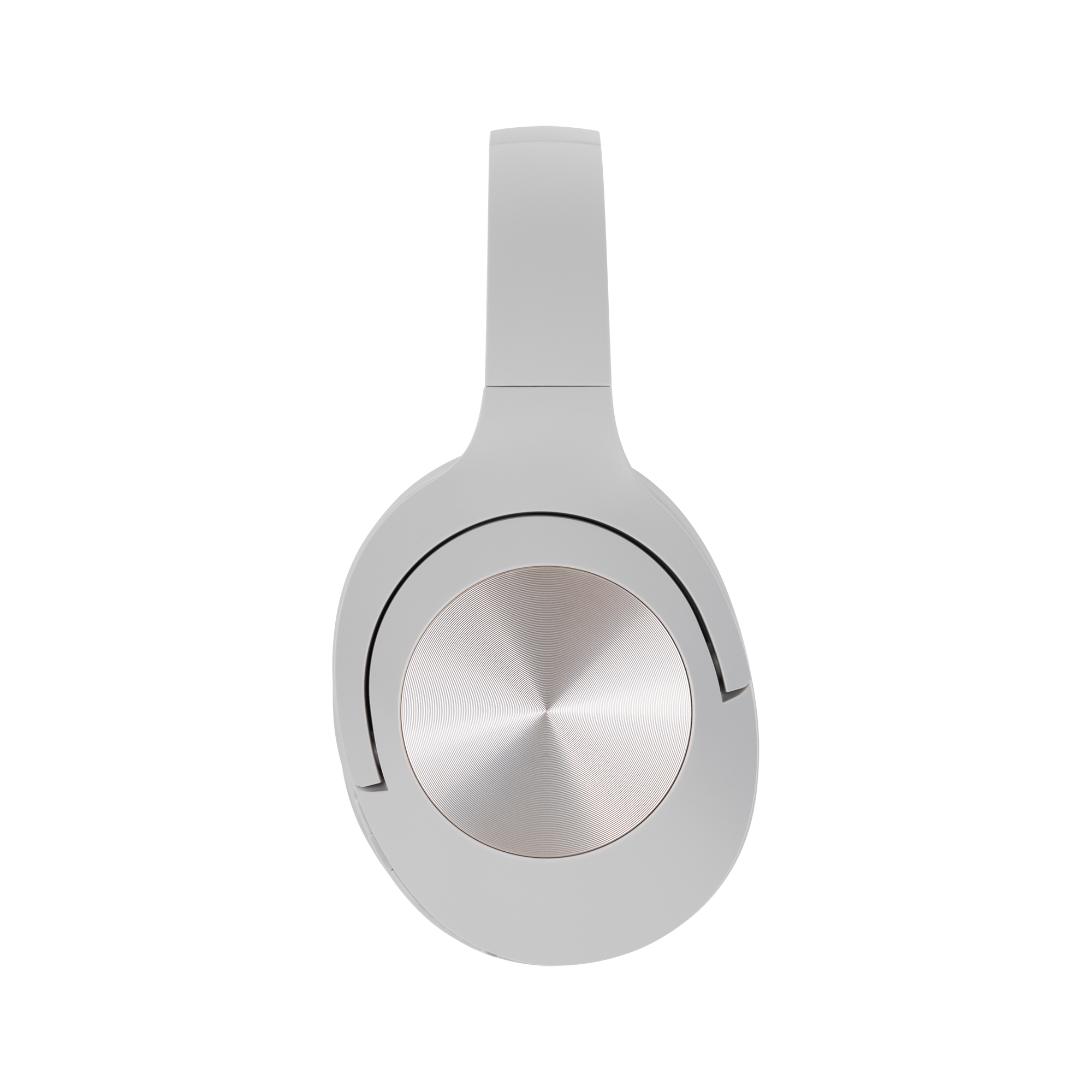 Jasnoszare, nowoczesne słuchawki. Na nauszniku srebrny dysk. Tło białe.