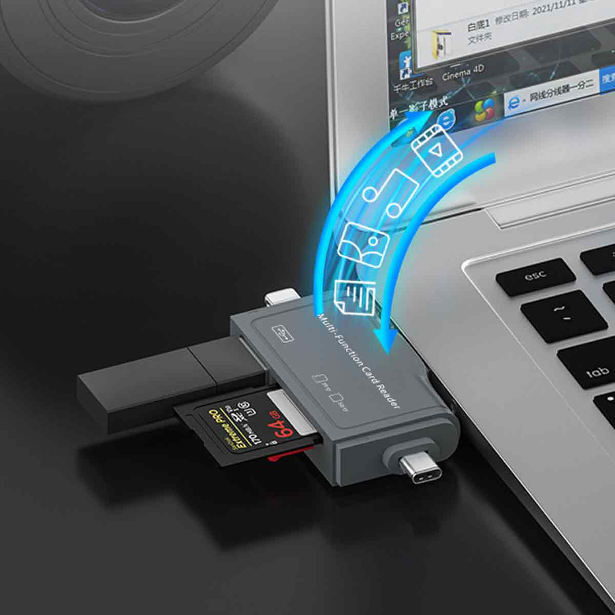Ein grauer Kartenleser ist mit einem Laptop verbunden. Eine SD-Karte ist eingesetzt. Datentransfer wird mit einer blauen Linie angezeigt.