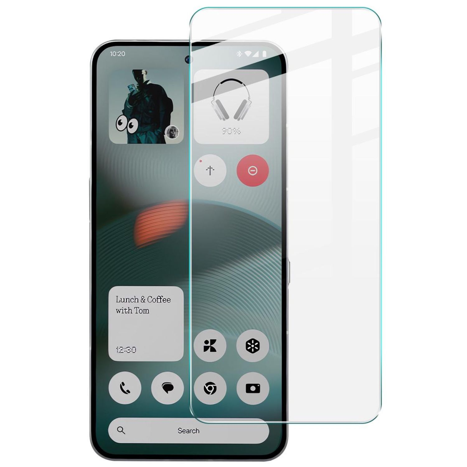 Uno smartphone con protezione schermo. Lo schermo mostra una schermata iniziale con widget e icone. La protezione è trasparente.