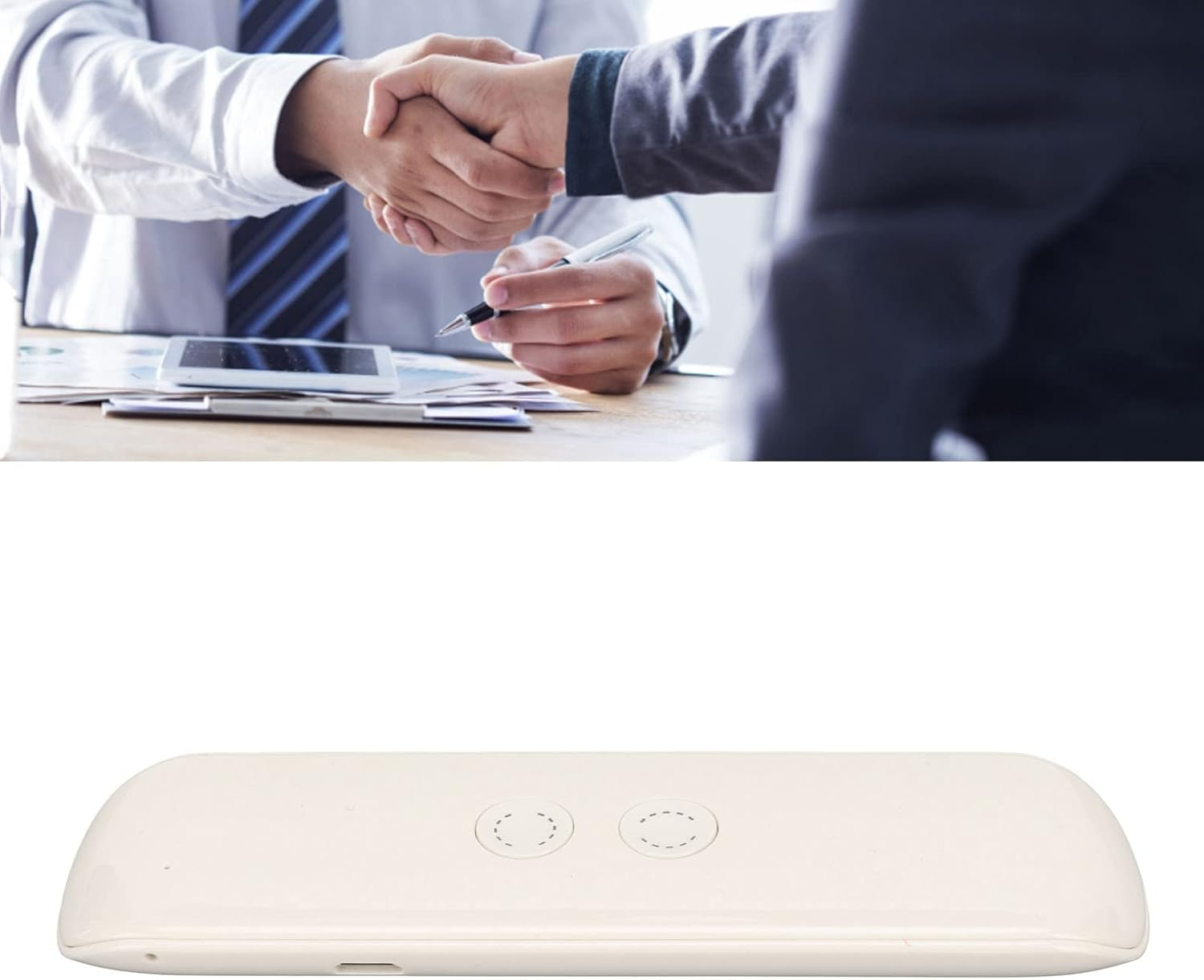 Zwei Männer geben sich über einem Tisch die Hand. Ein Tablet und Dokumente sind vorhanden. Das zweite Bild ist ein weißes Gerät.