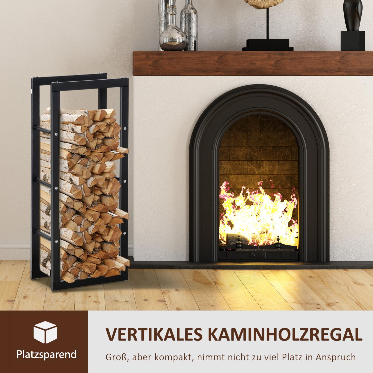 Ein schwarzes Holzregal mit Brennholz steht links von einem Kamin. Der Kamin hat einen schwarzen Rahmen, mit Feuer darin.