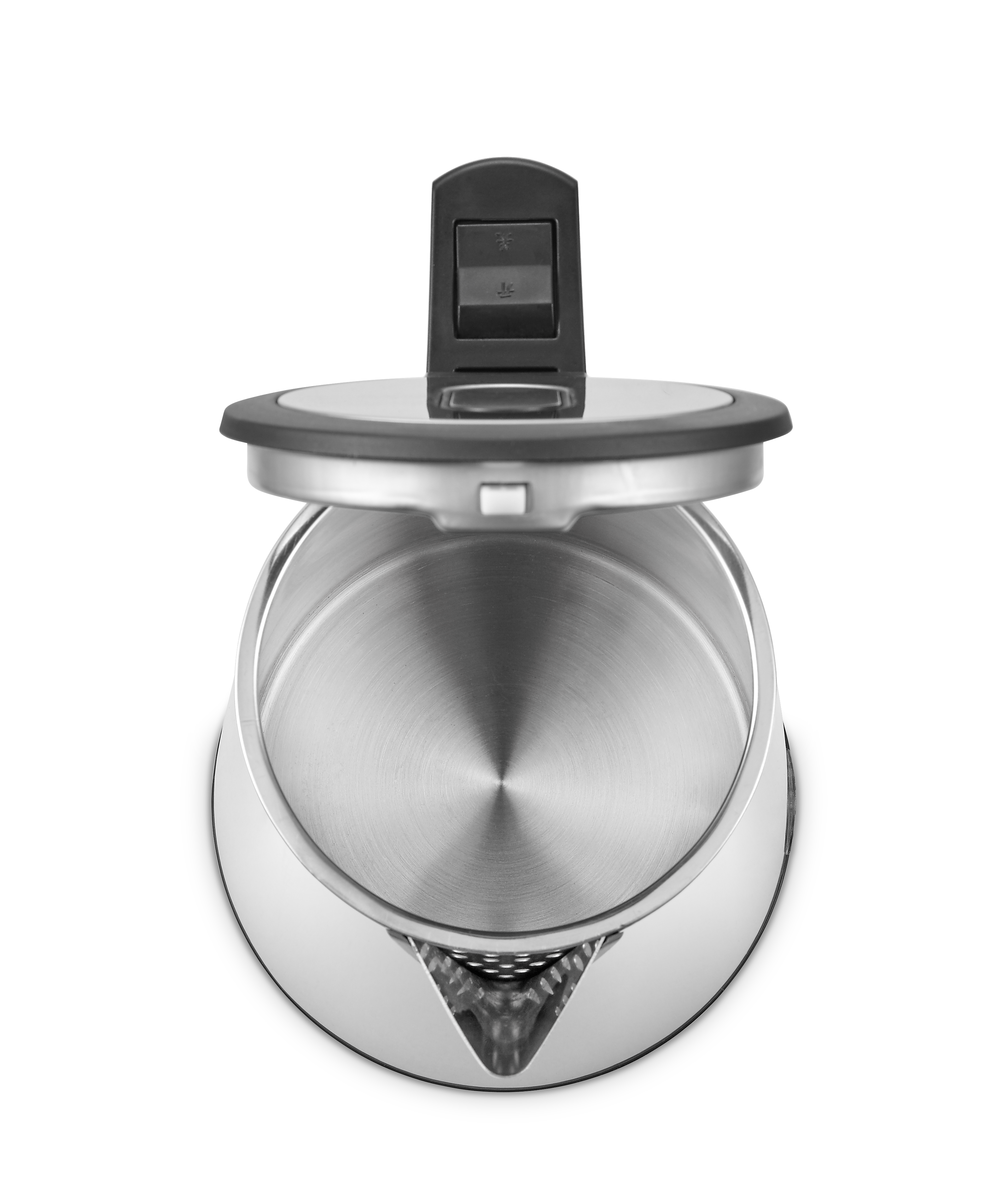 Ein Edelstahl-Elektrokessel, Deckel offen, Schalter sichtbar, auf schwarzem Hintergrund. Der Wasserkocher ist leer.