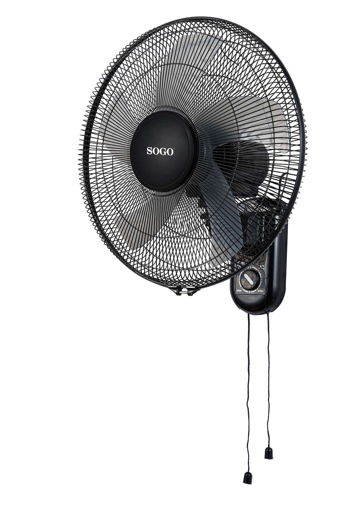 Ventilador de pared SOGO negro. Tiene una rejilla circular y un ventilador con tres aspas. Los controles están en el lateral. Cuelgan dos cordones.